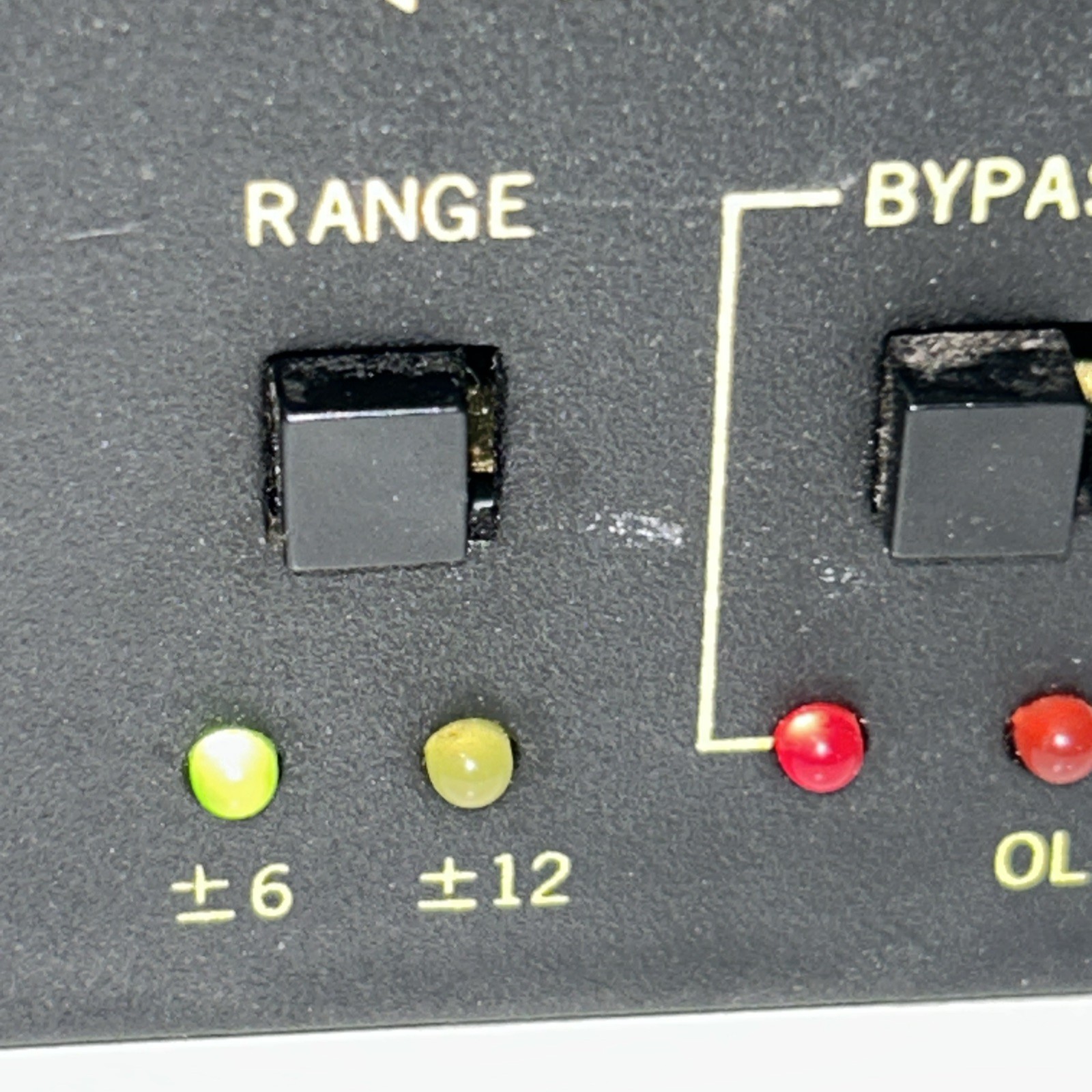 EUC AB INTERNATIONAL MODEL 131 RACK GRAPHIC EQUALIZER, READ