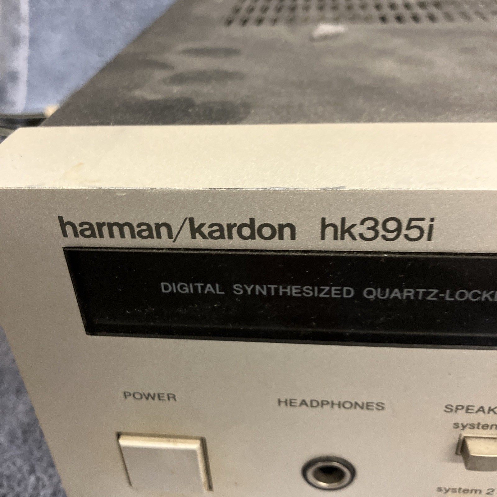 HARMAN KARDON HK395I DIGITAL STEREO RECEIVER Powers On