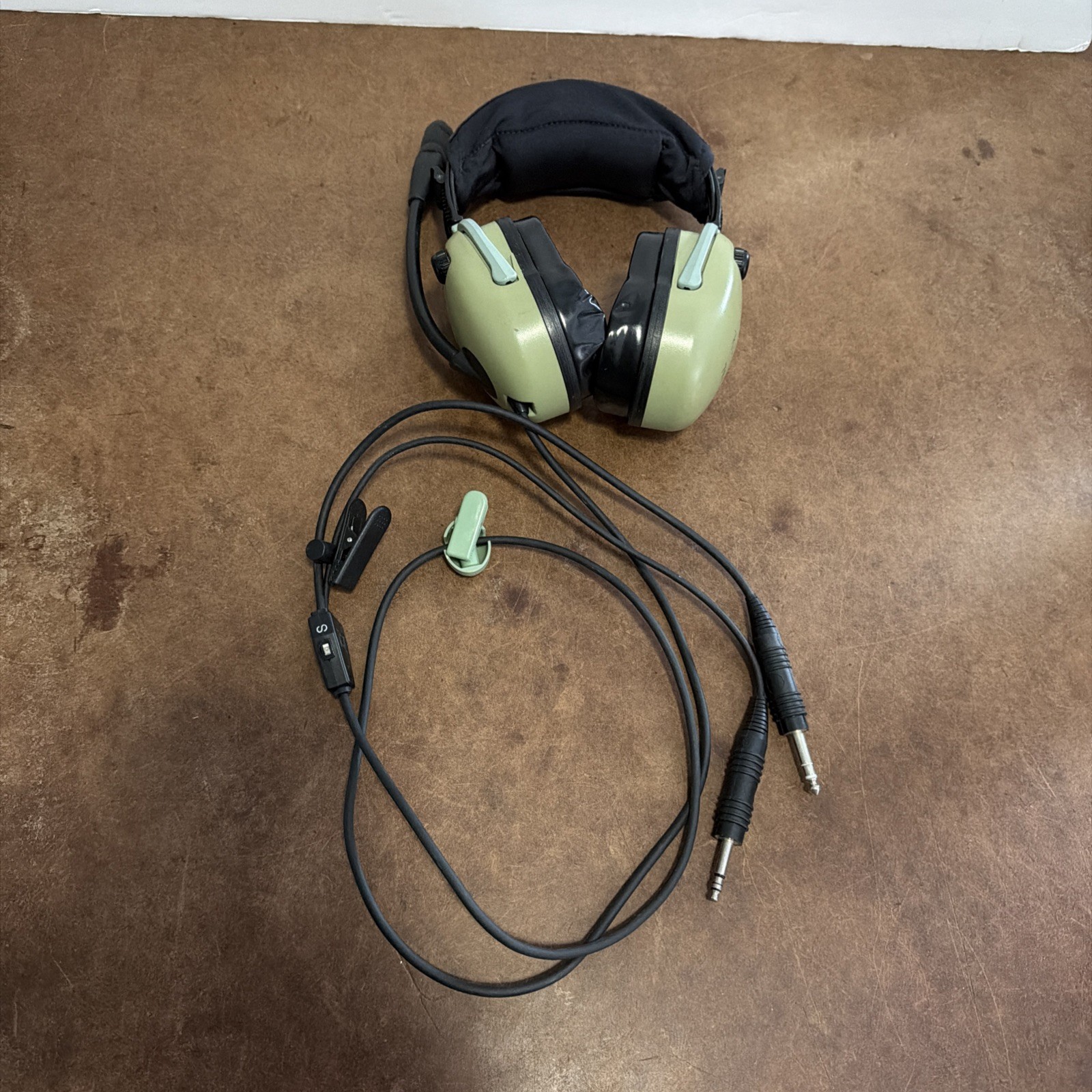 David Clark H20-10s Sage Black On-The-Ear Passive Aviation Stereo Headset