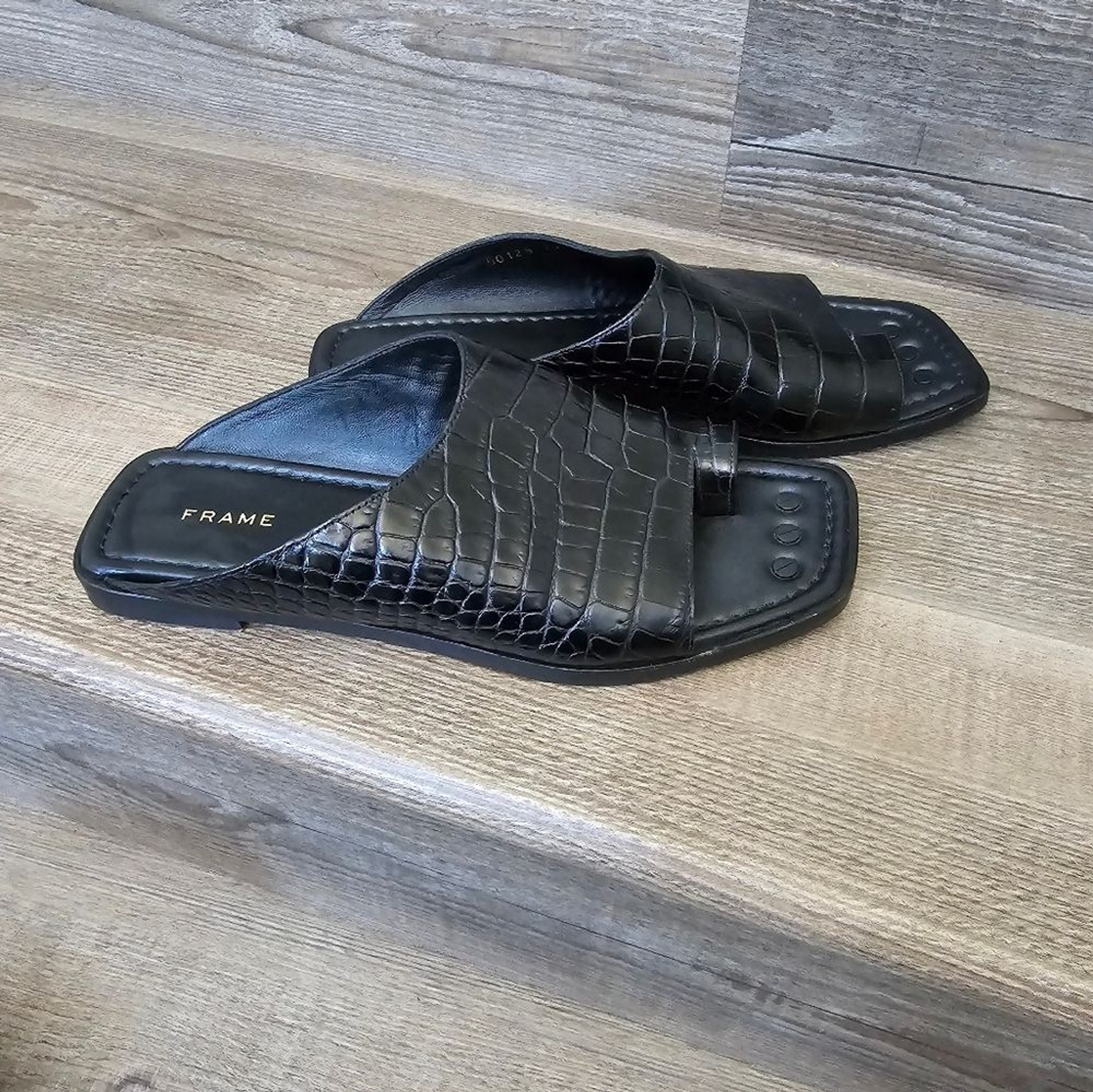 FRAME Le Hewitt croc-embossed leather slides size 37 1/2
