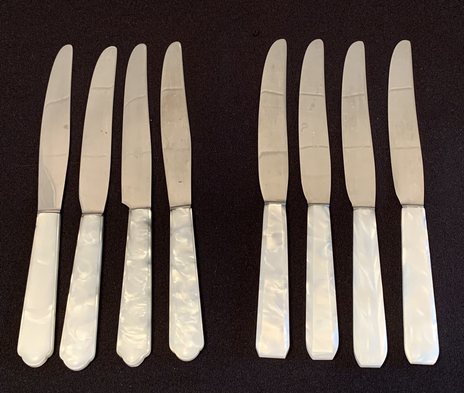 8 Vtg French PEARL Handle Dinner Knives 4 AS DE Trefle 4 ACIER Inoxydable Blades