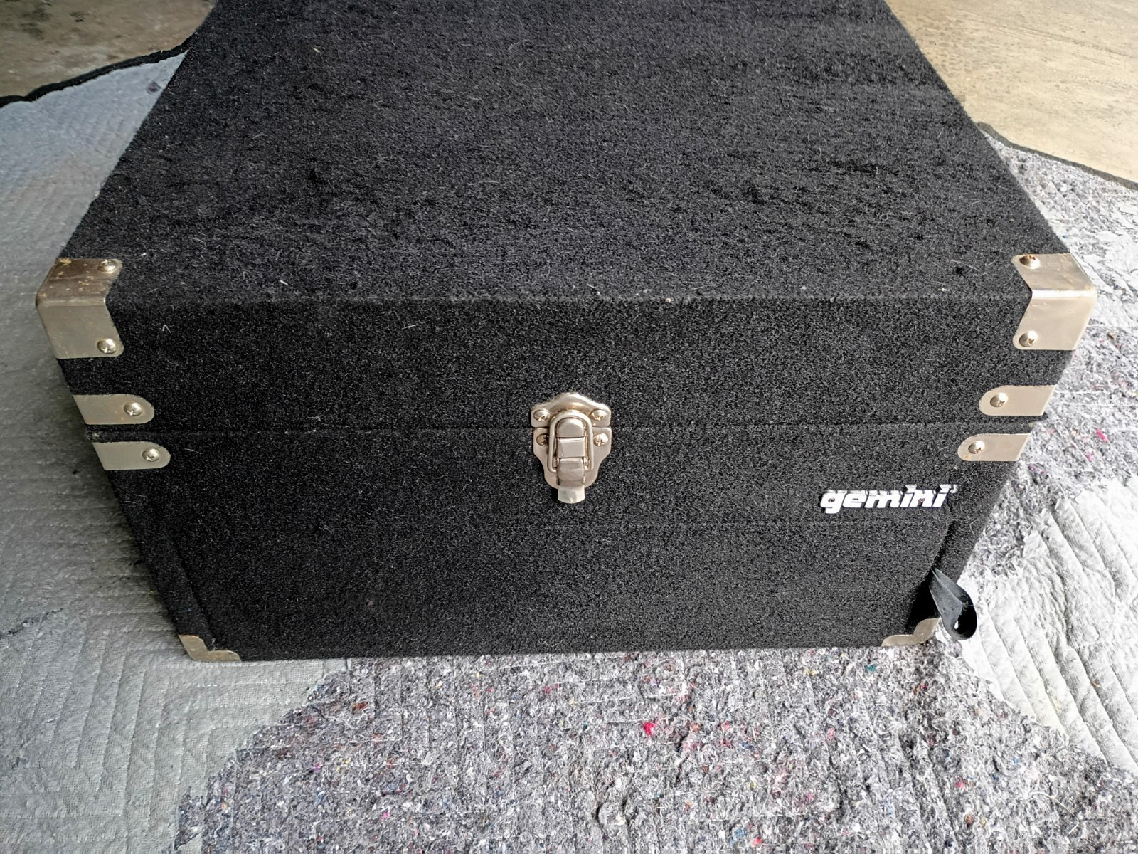 Gemini DJ MRC-2 DJ Mixer Carpeted Road Slant 19" Rack Case. 20x20×12