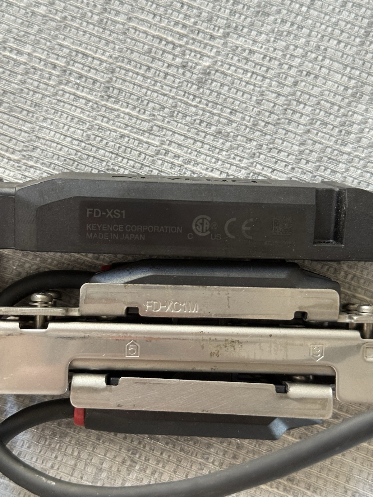 keyence fd-xs1 flow sensor with fd-xc1m clamps
