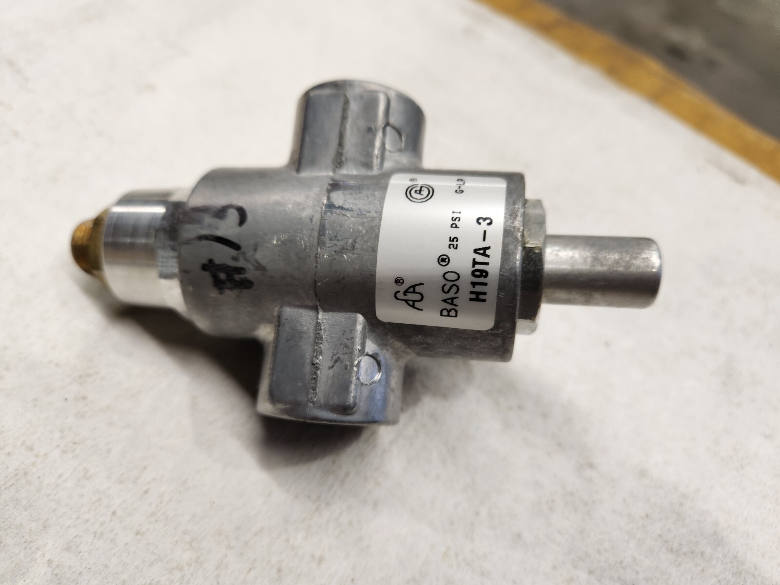 BASO H19TA-3  1/4" Automatic Shutoff High Pressure Pilot Gas Valve
