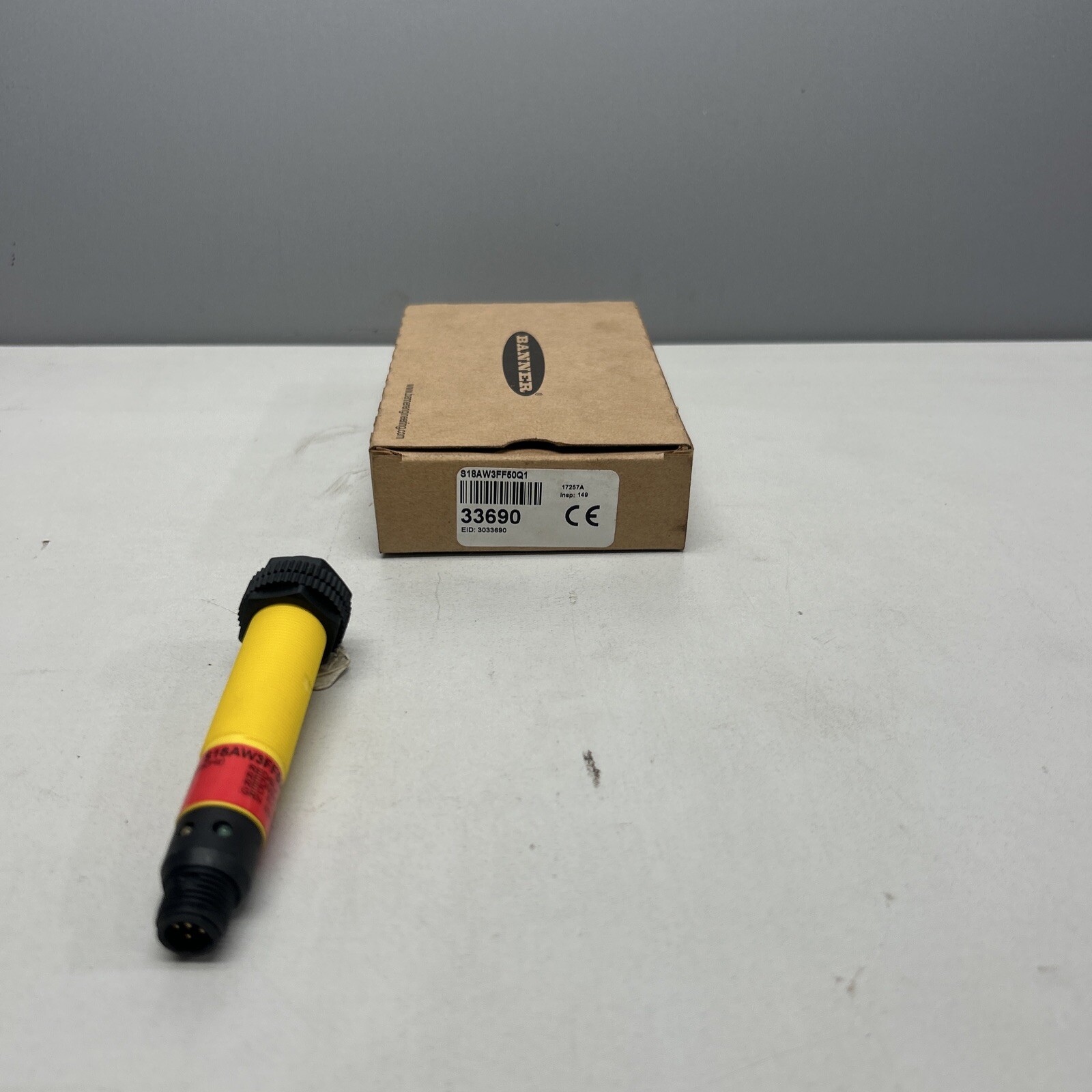 Banner S18AW3FF50Q1 S18 Series Fixed-Field Sensor