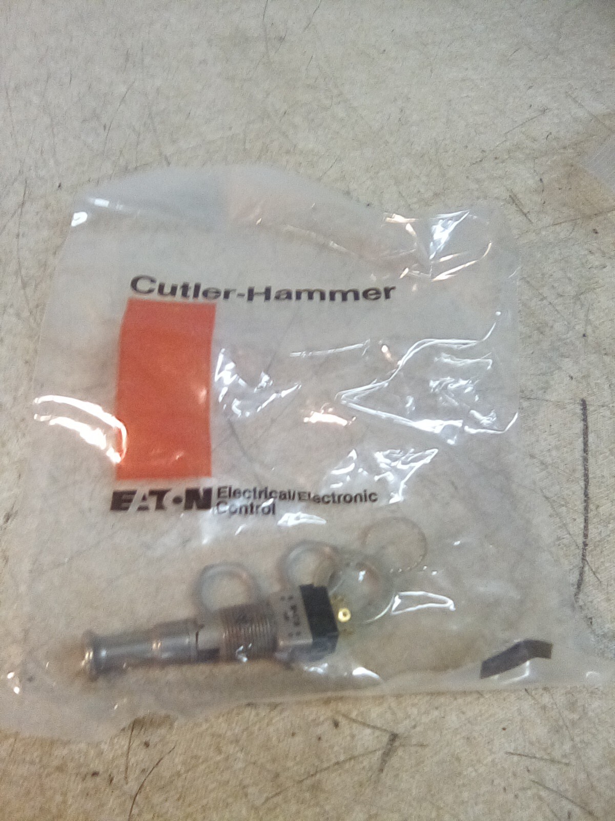 Cutler-Hammer Eaton 8855K715 MS21436F271 Toggle Switch Lever Lock