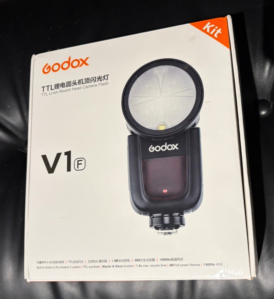 Godox V1 F, TTL Li-ion Round Head Camera Flash for Fujifilm X Series