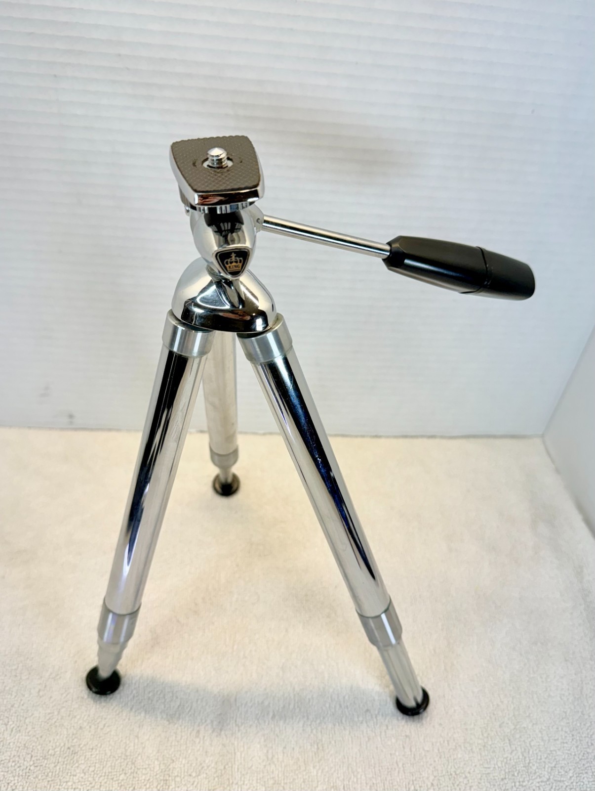Vintage King Tripod Compact Travel Extendable Legs