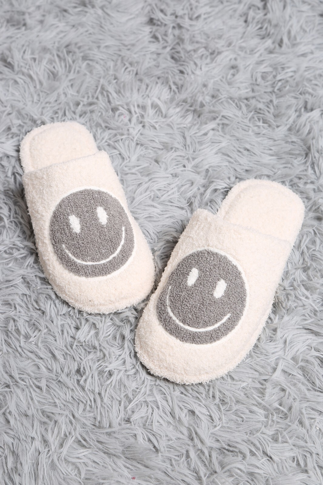 ComfyLuxe Happy Face Pattern Embroidered Slippers