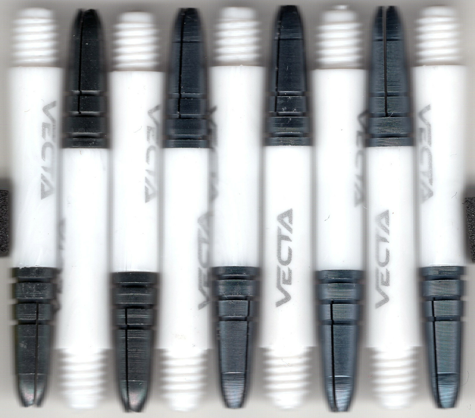 WINMAU VECTA White Short Polcarbonate/Aluminum Top Dart Shafts: 1 set of 3