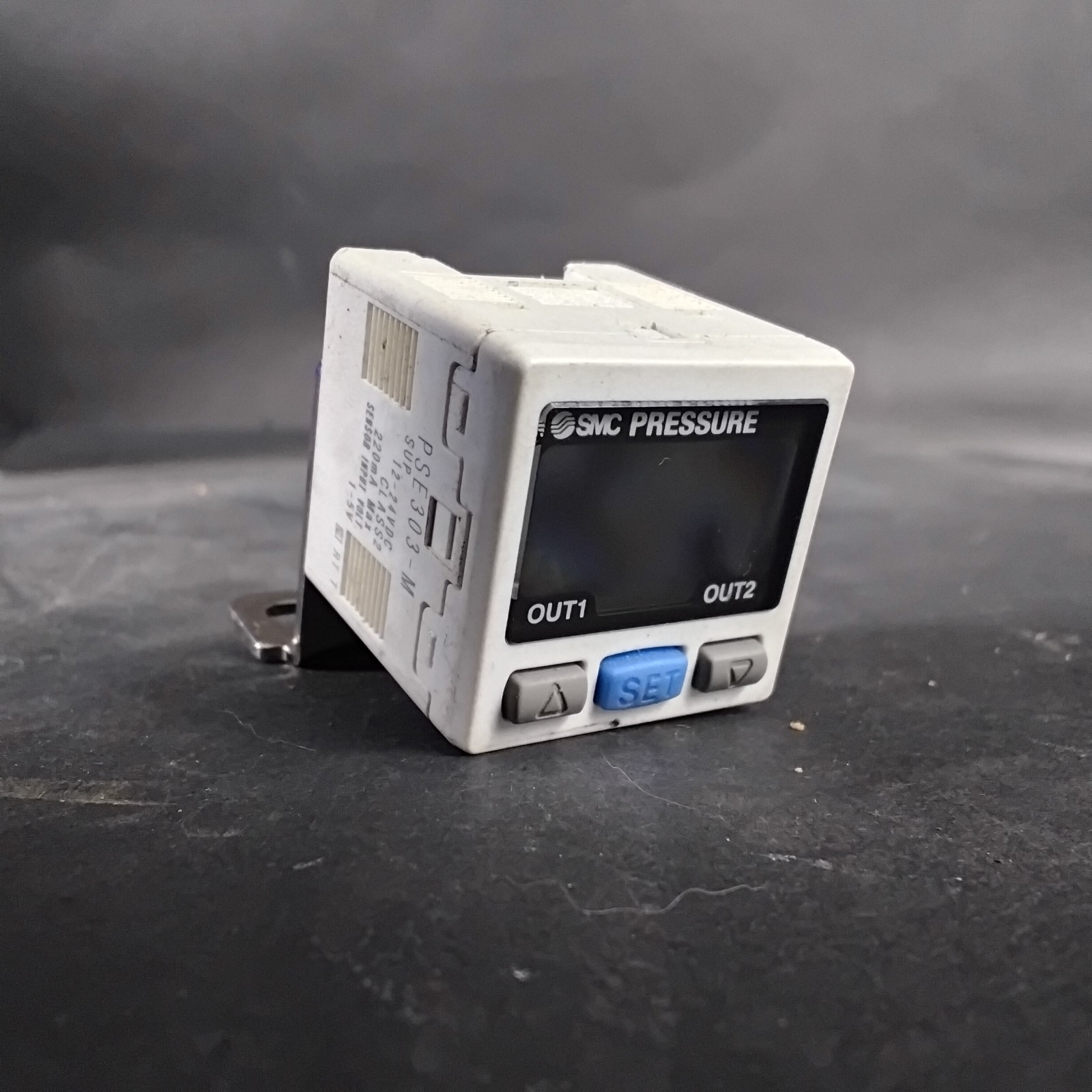 SMC PSE303-M PRESSURE DISPLAY ($40 OBO)
