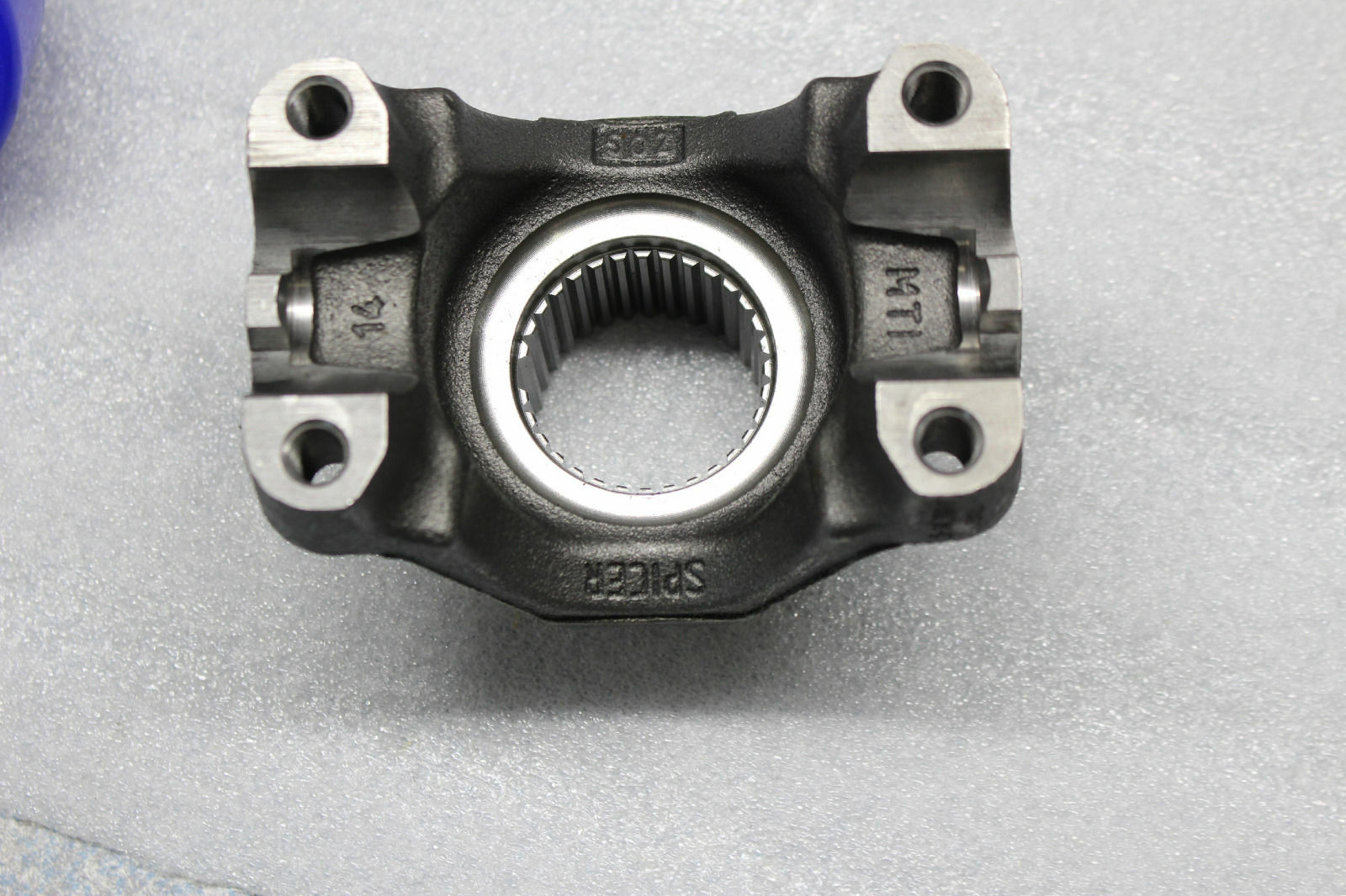 Dana Driveshaft 4WG98 TSC 4WG92 4WG 32 Spline End Yoke Output Flange Skytrak JLG