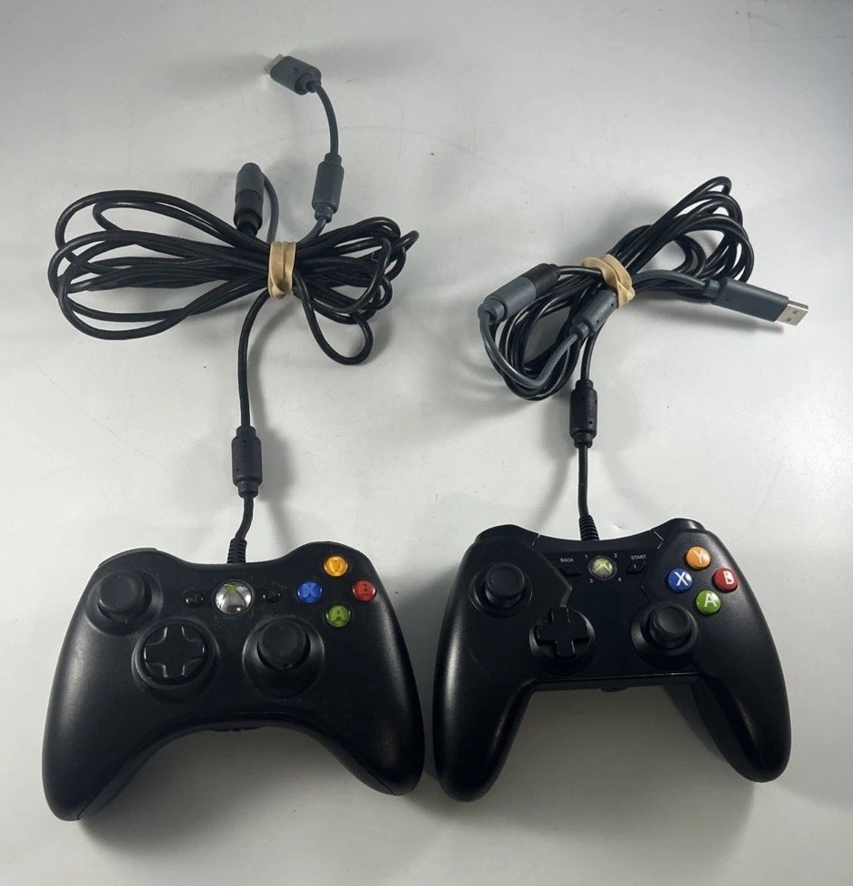 Microsoft Xbox 360 S Bundle 1439 4GB Console Controllers Kinect Assassin’s Creed