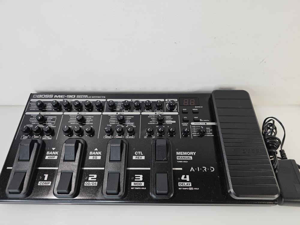Boss ME-90 Guitar Multi-Effects Processor Effects Pedal (AM1098093)