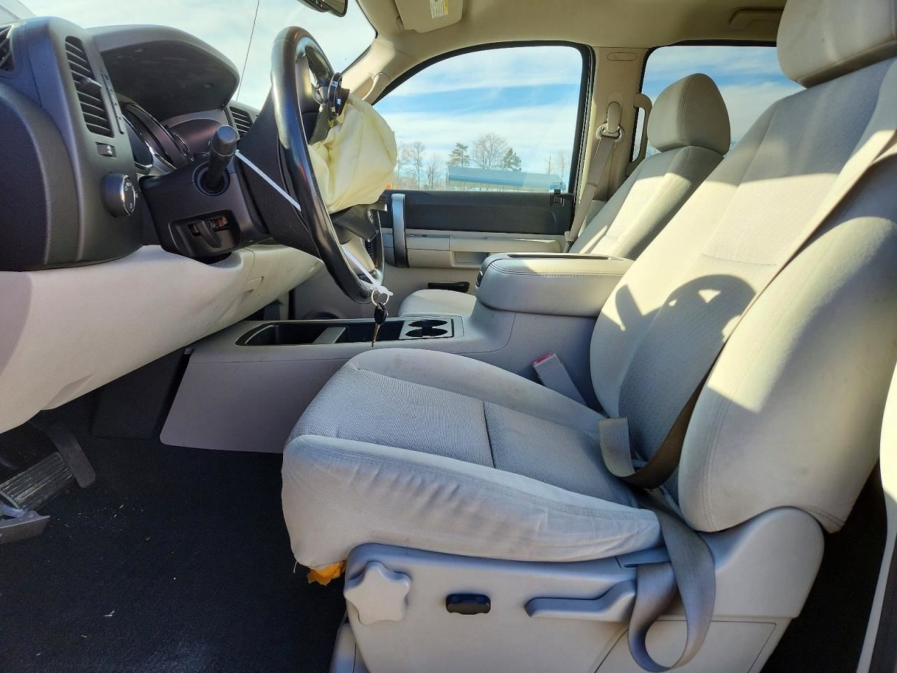 SILVRDO15 2007 Glove Box 4993012