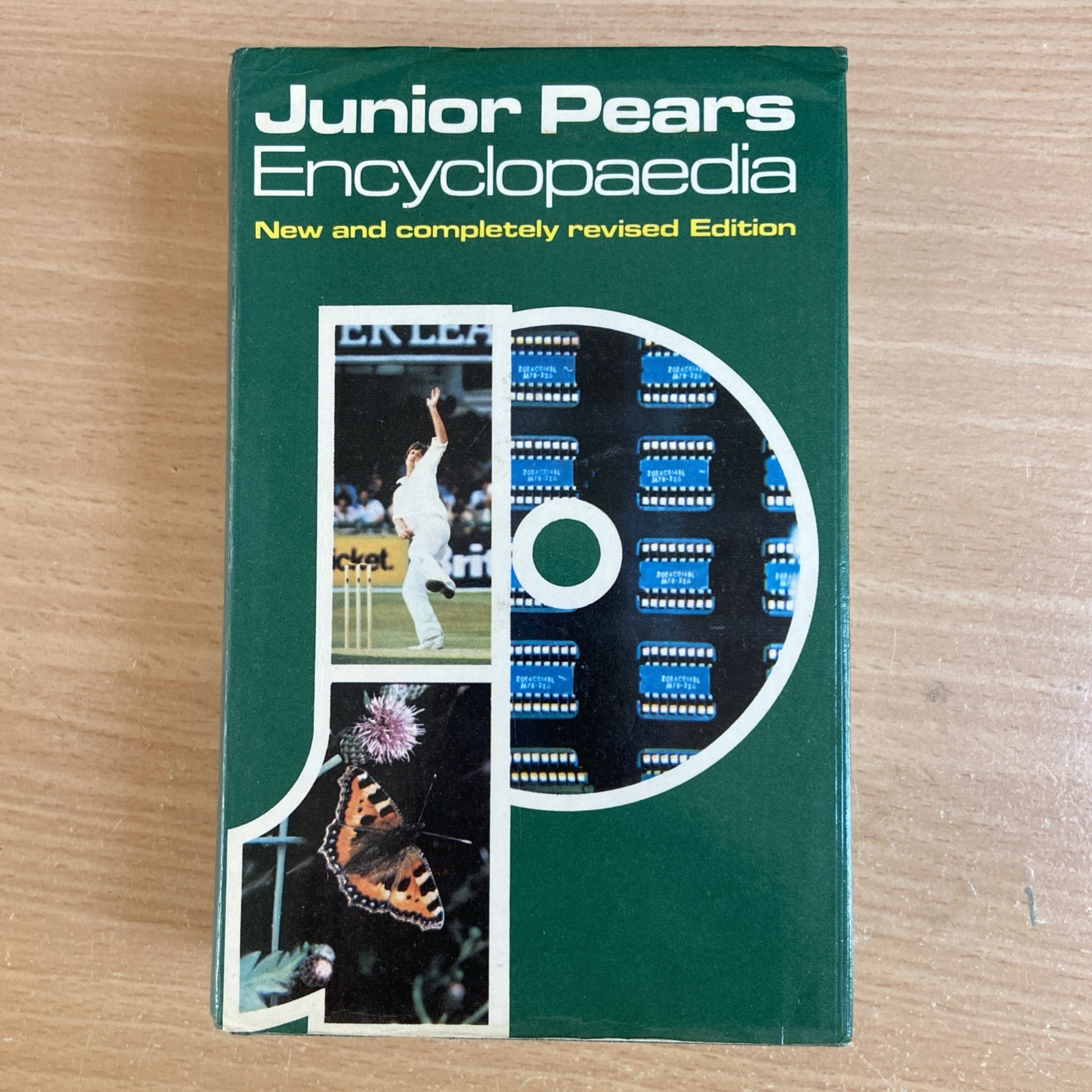 Junior Pears Encyclopaedia, 19th Edition, Hardback, 1979, Excellent condition