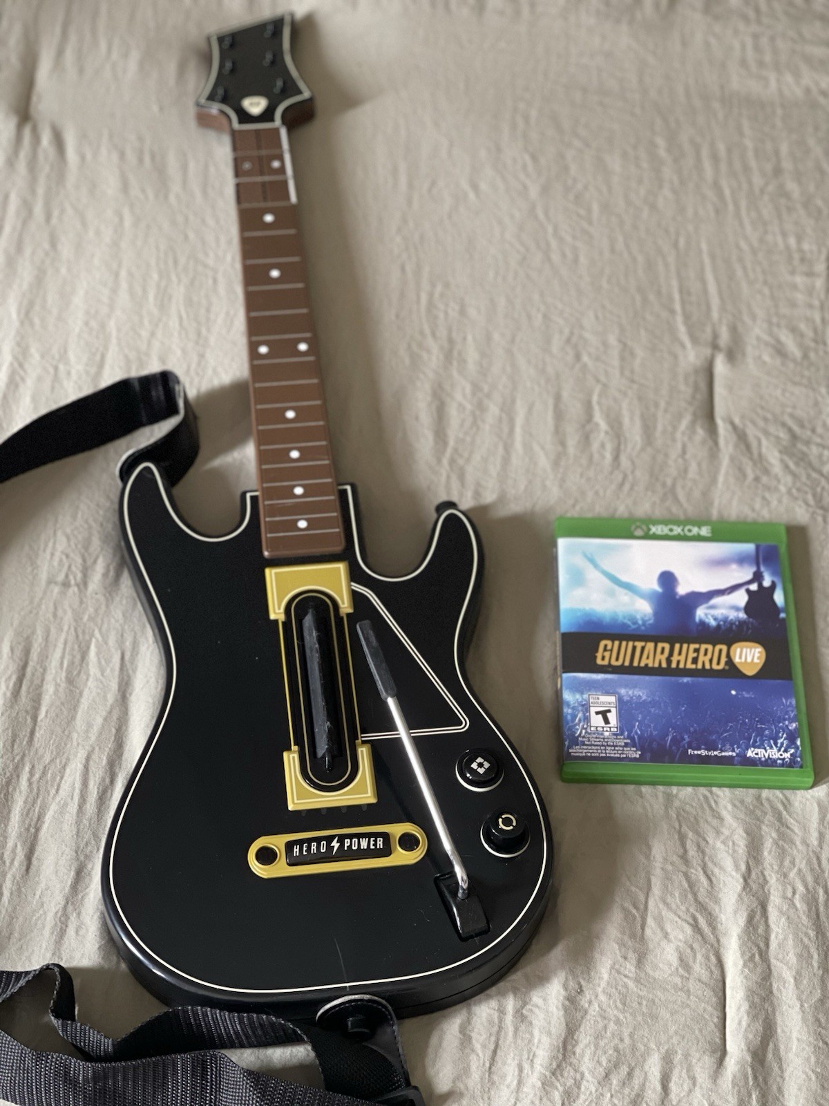 Activision Guitar Hero Live Wireless Guitar Controller + Game Bundle Xbox One