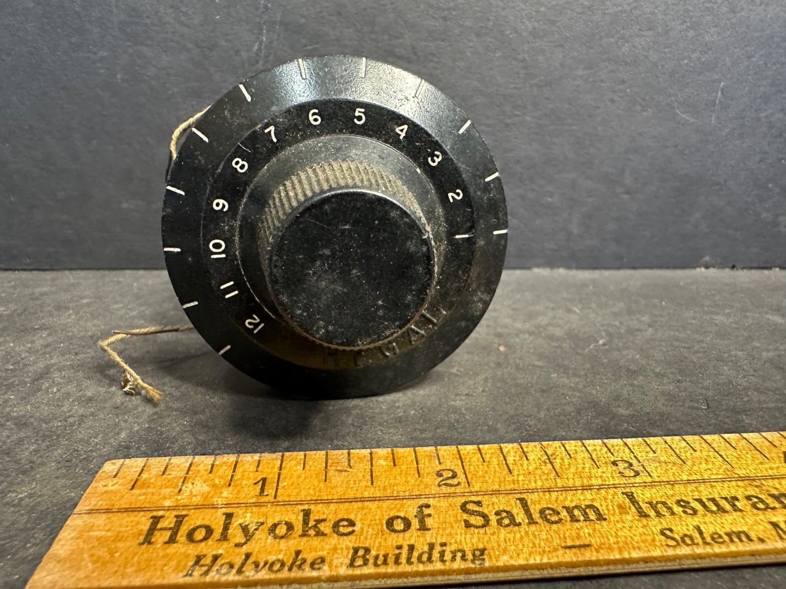 VINTAGE 1920'S RADIO BAKELITE REGAL TUNING KNOB DIAL