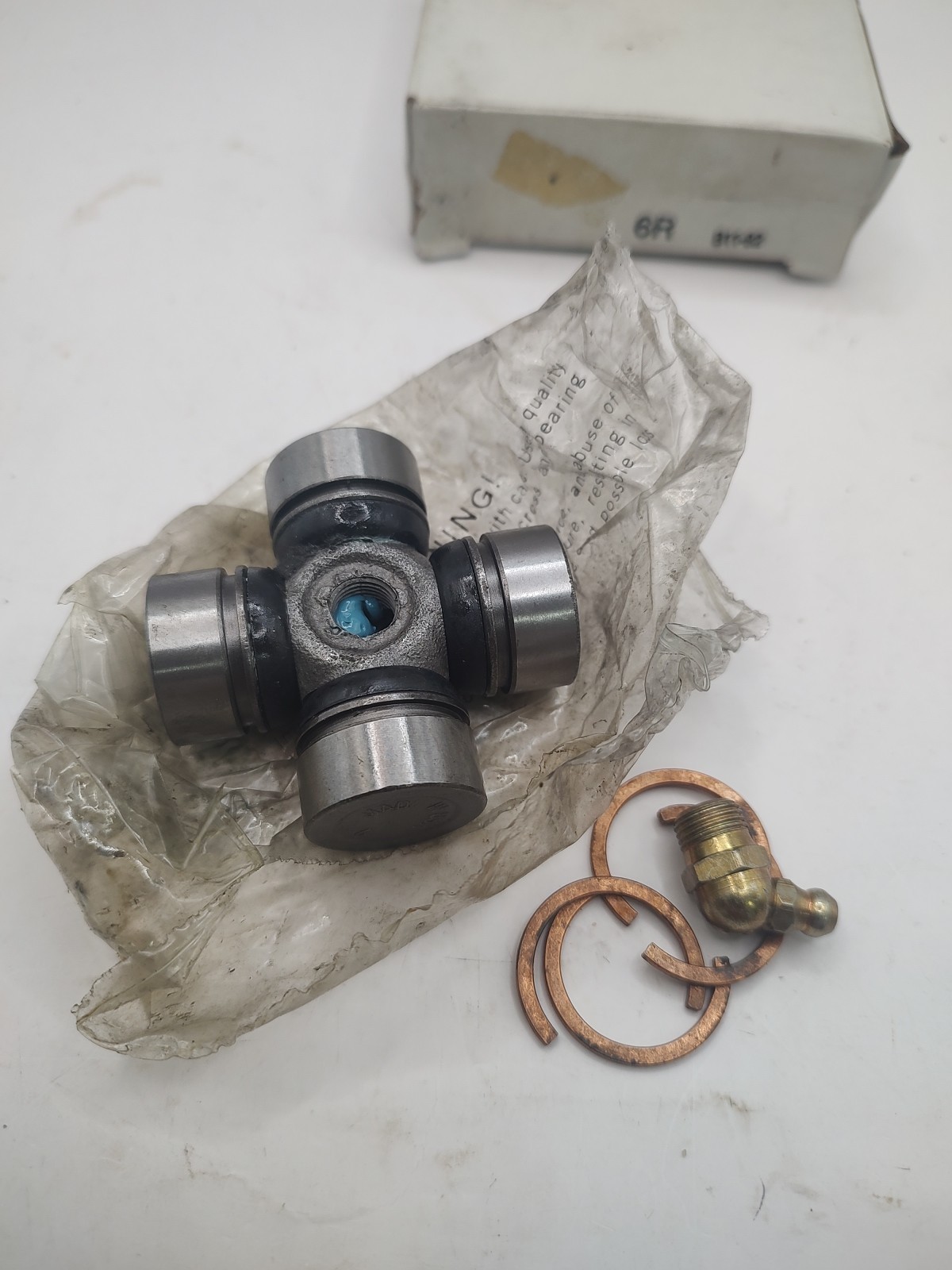 AG UNIVERSAL PTO SHAFT 6n SERIES 6R 2 5/16"-3 1/32" CROSS & BEARING 200-0600 NOS