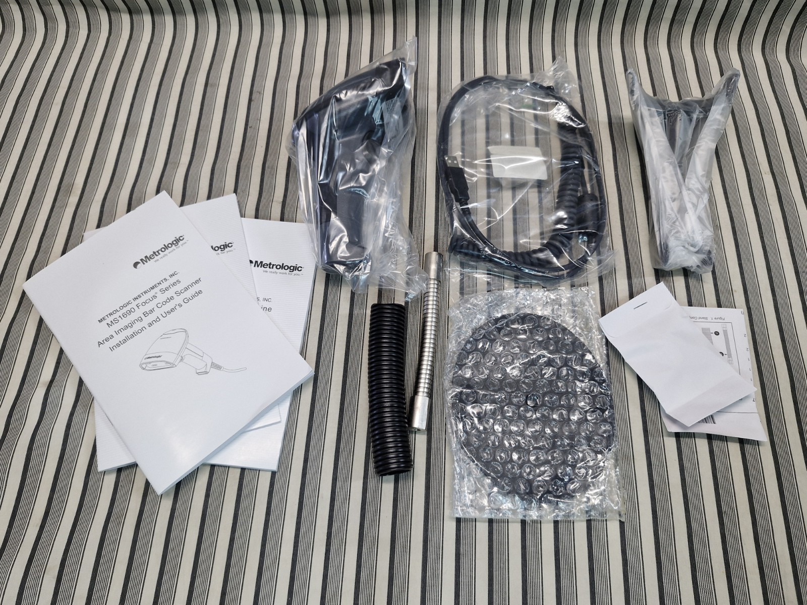 Metrologic Focus MS1690 USB Barcode Scanner Kit Stand MK1690-61A38