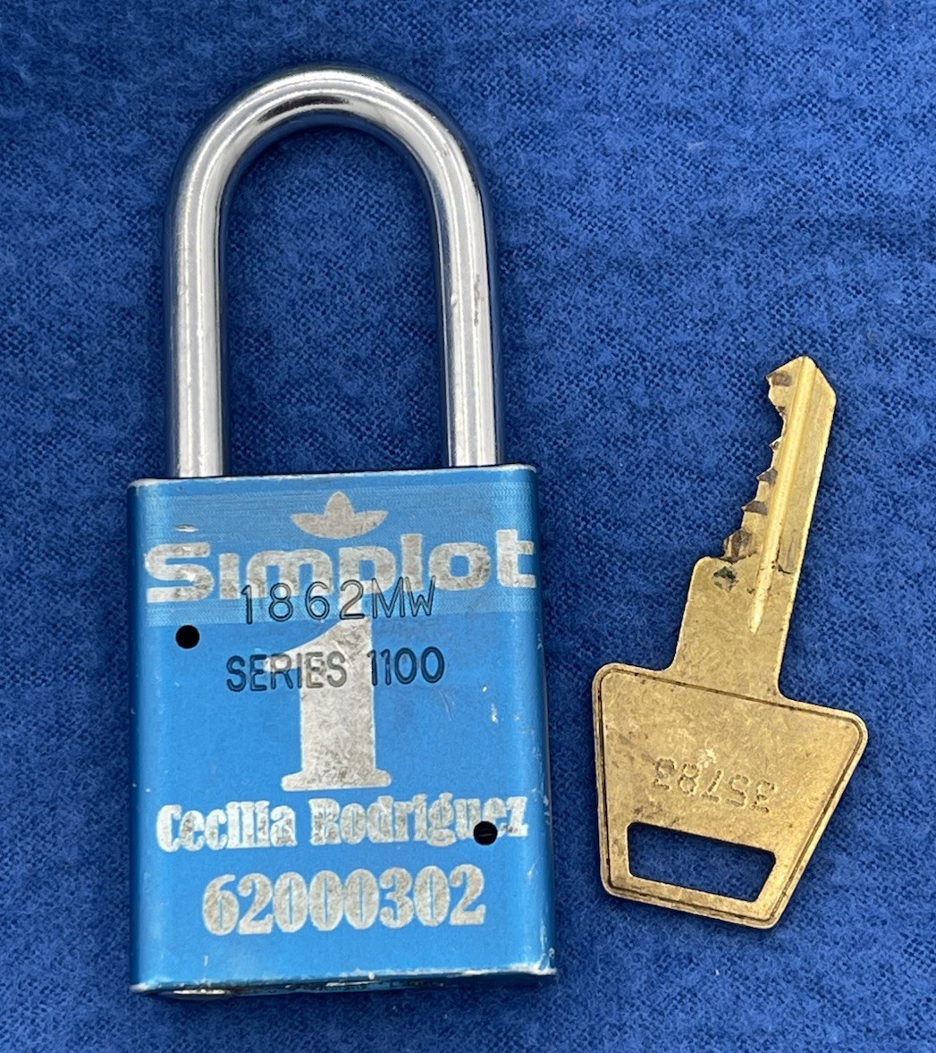 LOGO lock SIMPLOT foods American 1100 Series Padlock BLUE W/key