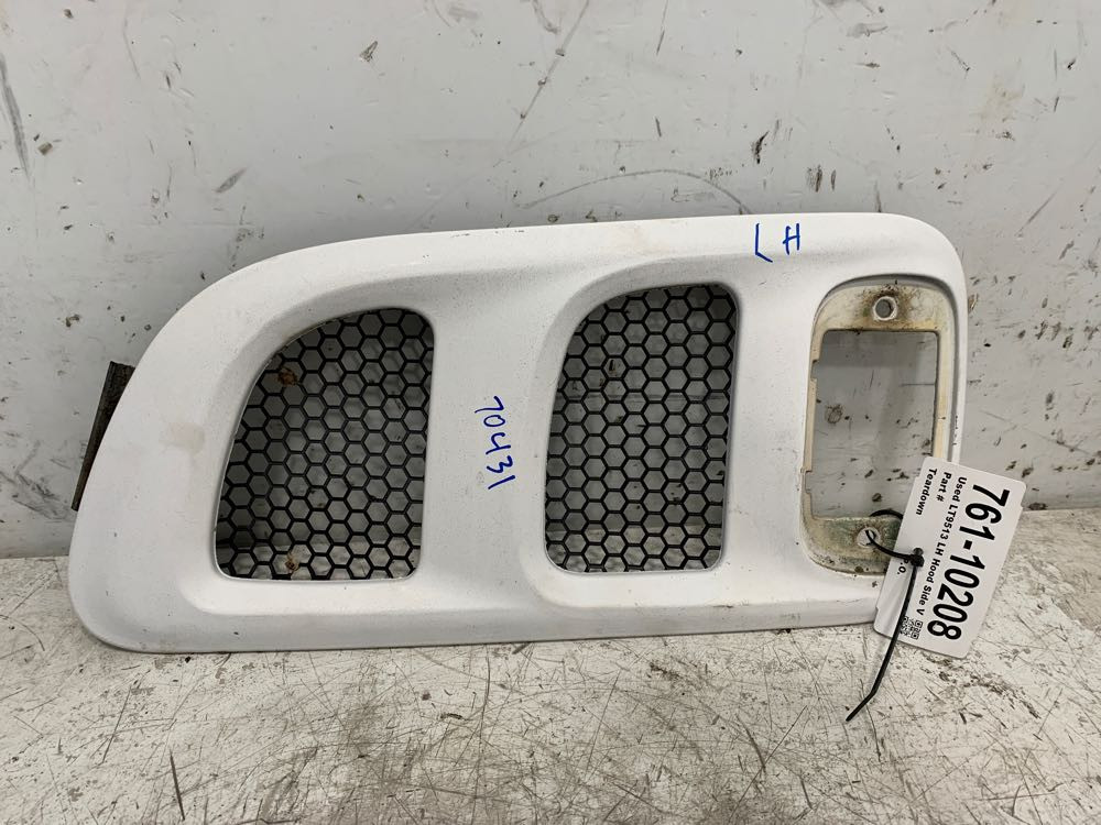 1998 Ford LT9513 Hood Side Vent (761-10208)