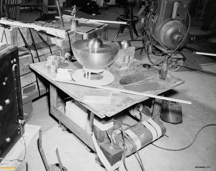 Atomic Bomb "Nucleus of the Devil” Room of the 1946 incident Photo8.5x11