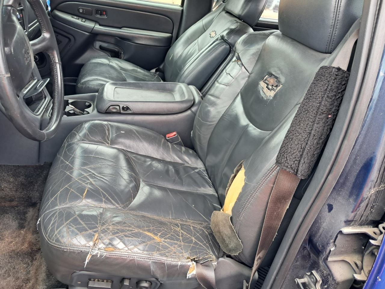 AVALNCH15 2002 Glove Box 4816283