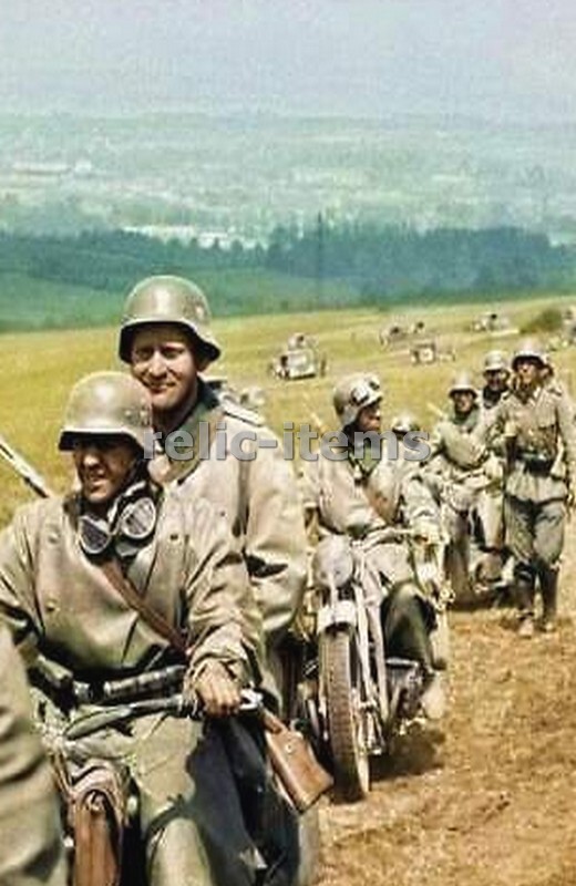 WW2 PICTURE PHOTO GERMAN SOLDIERS IN MOTORCYCLES 6587