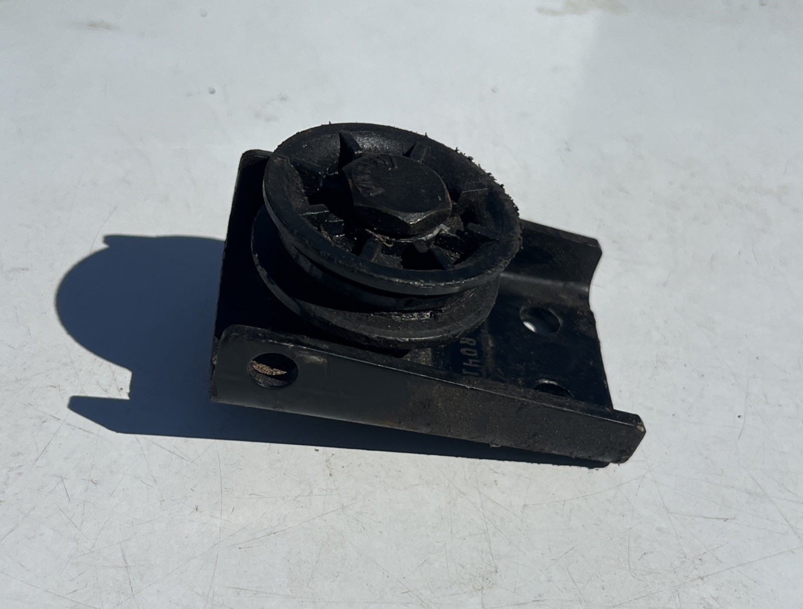 LIFTMASTER/CHAMBERLAIN/CRAFTSMAN FRONT BELT PULLEY And BRACKET OEM Used