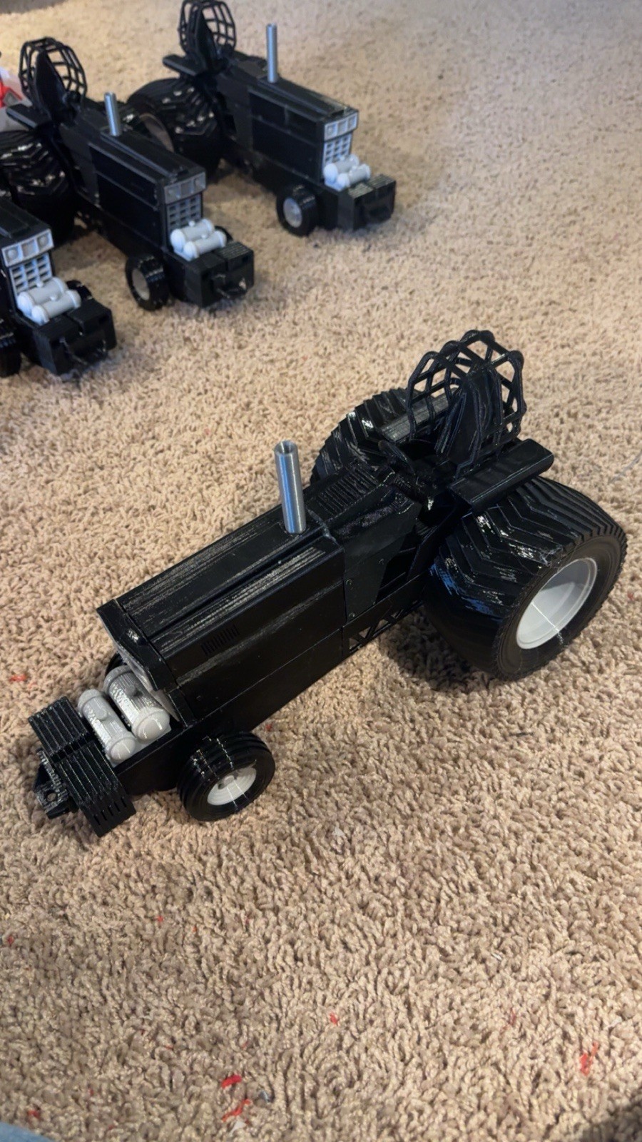 1/16th Pulling Tractors red & Black