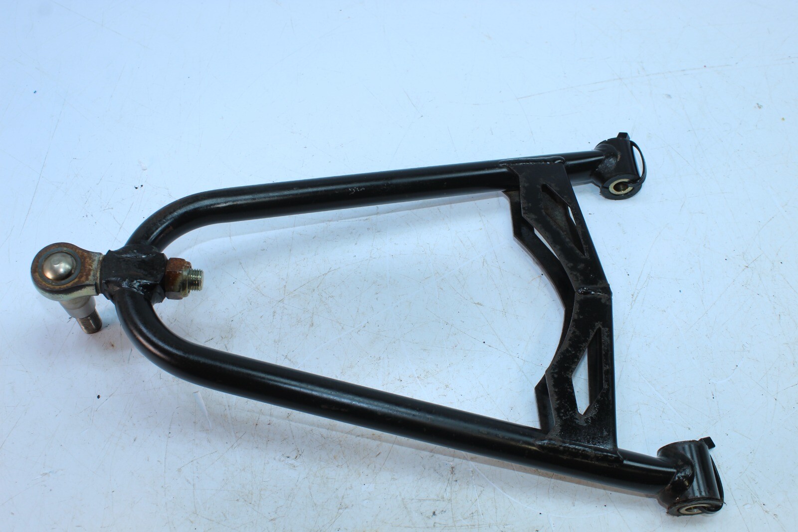 2009-2014 SKI-DOO EXPEDITION 600 FRONT UPPER LEFT ARM BLACK    505072375