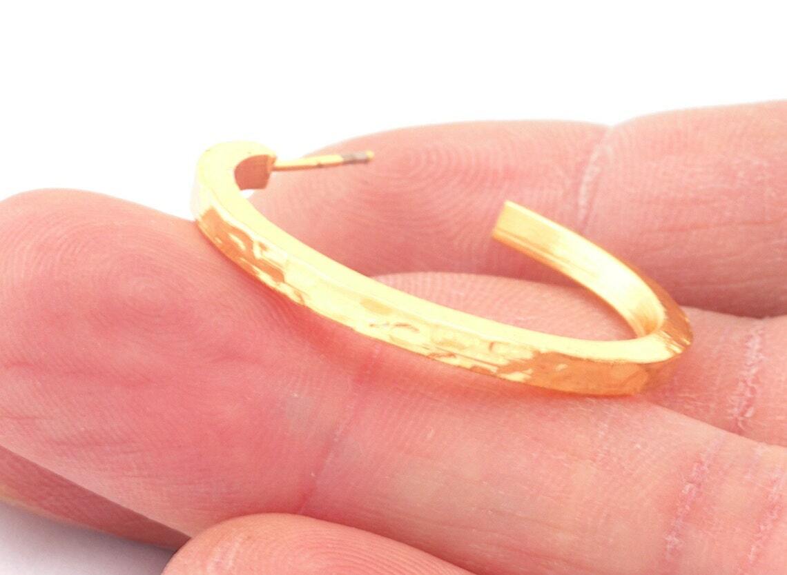 1 pair Hoop hammered round earrings stud base Shiny gold tone 30mm 4265