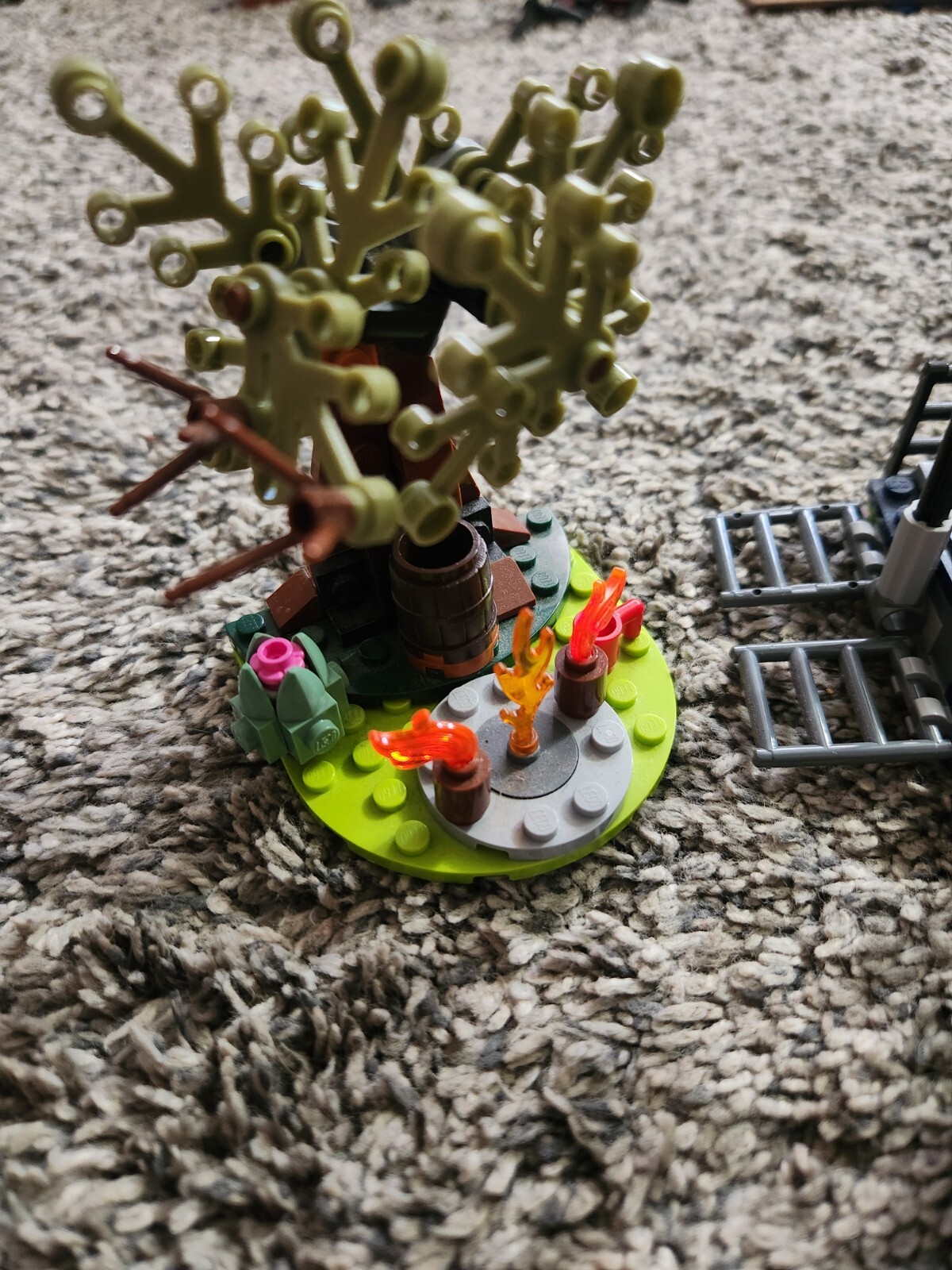 LEGO Jurassic World Raptor Pen Scene 4 Wheeler