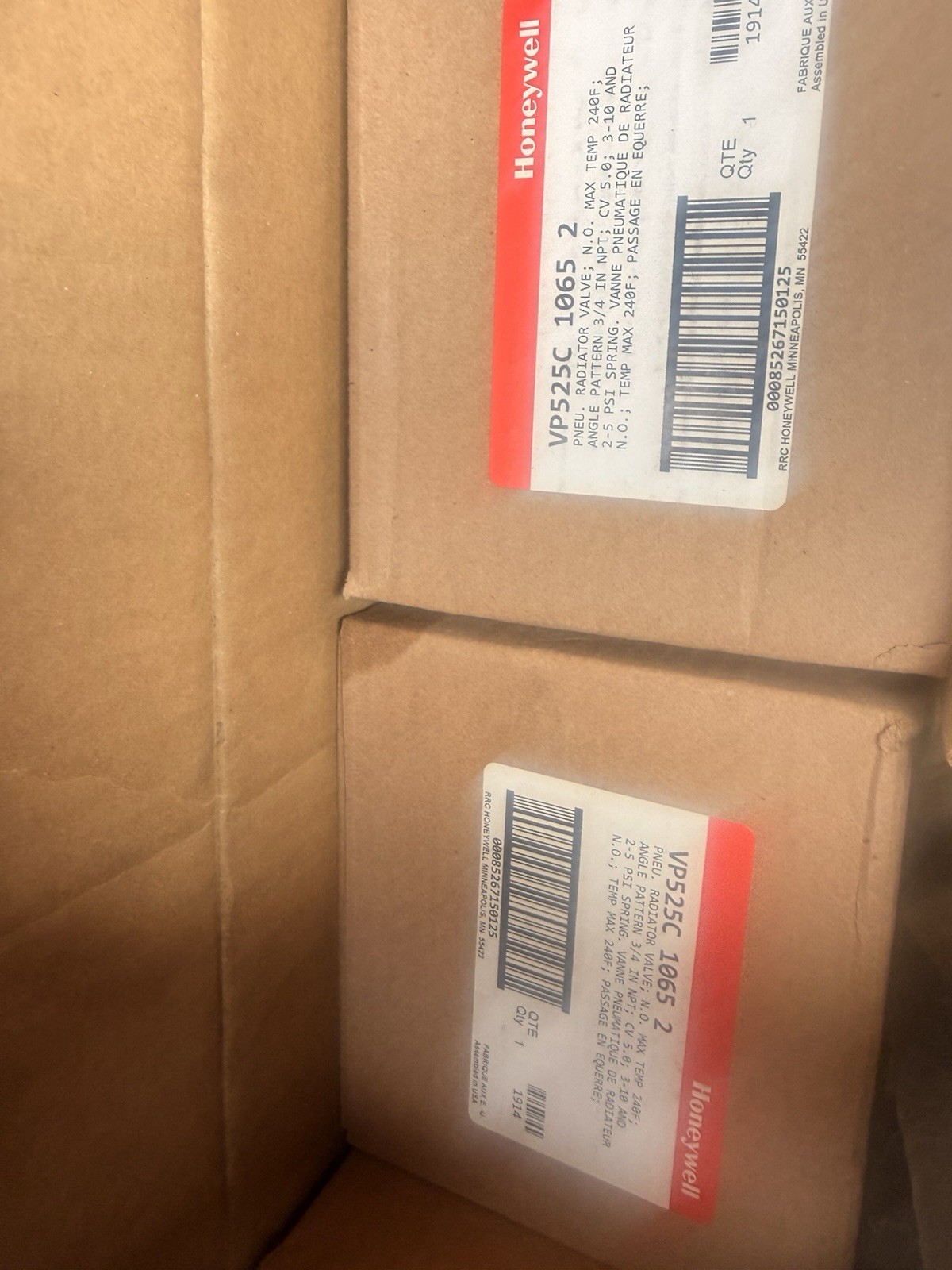 Honeywell 3/4" NPT Male Union Two-Way Unitary Valve VP525C 1065