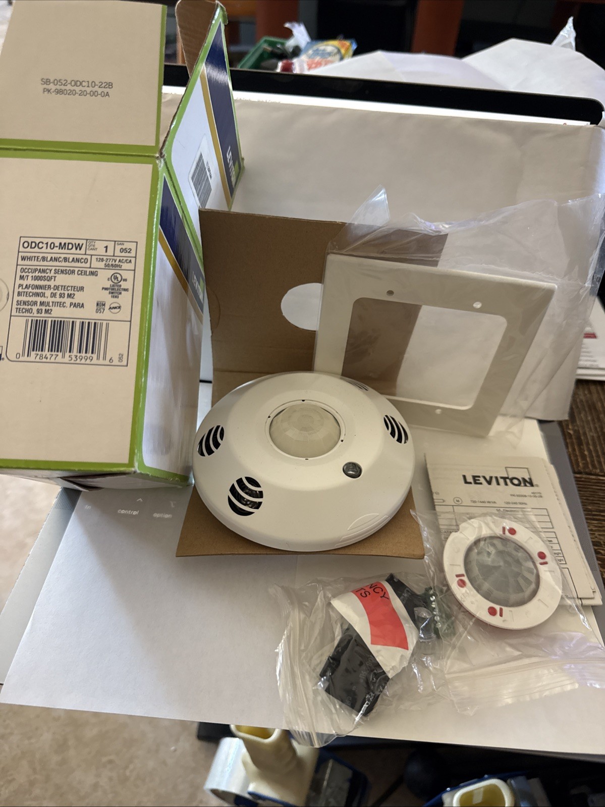 New Leviton ODC10-MDW 120-277V 1000 Sq Ft Occupancy Sensor Ceiling, White