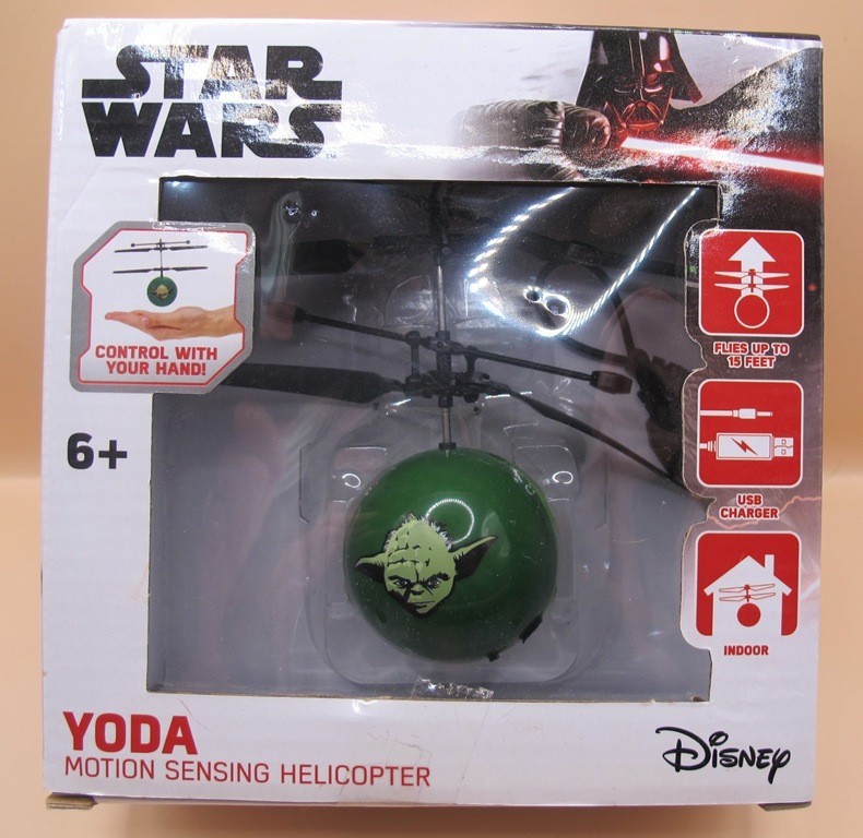 Star Wars Disney Motion Sensing UFO Ball Helicopter Yoda NIB