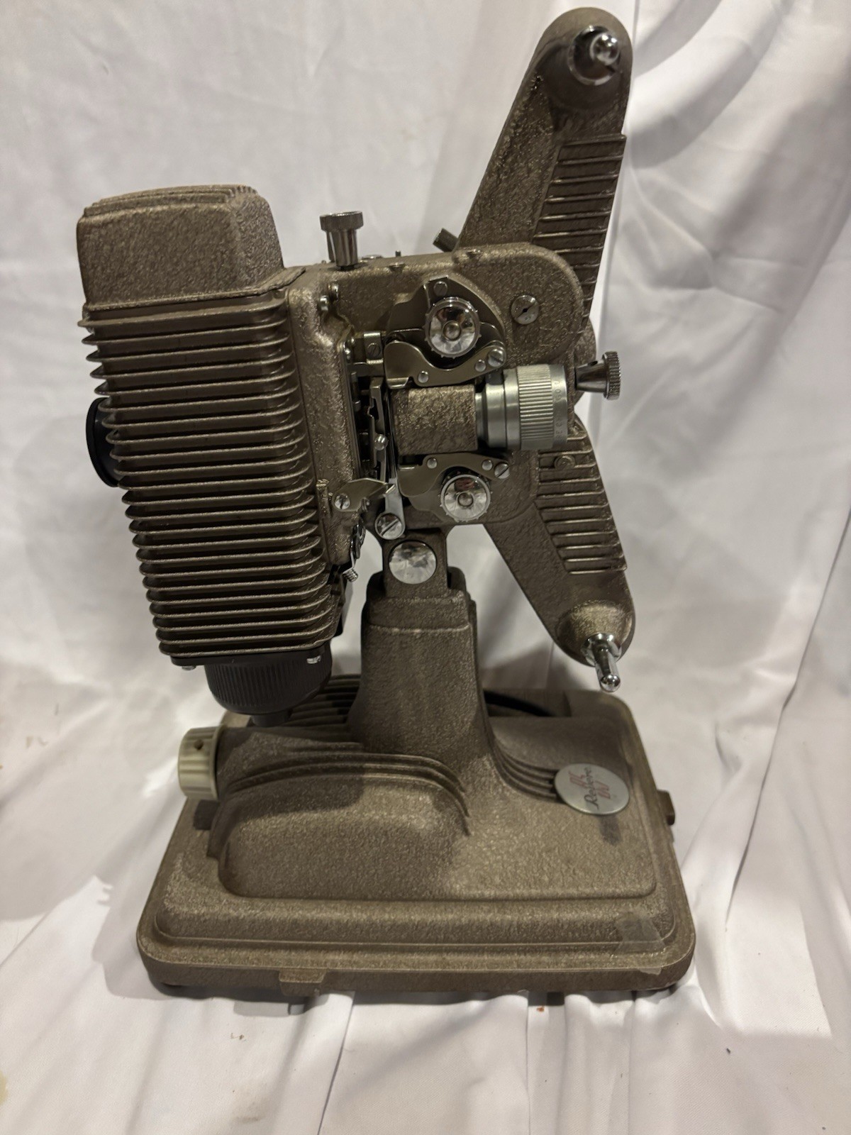 Vintage Revere Eight Model 85 8mm Movie Film Projector With Case great display