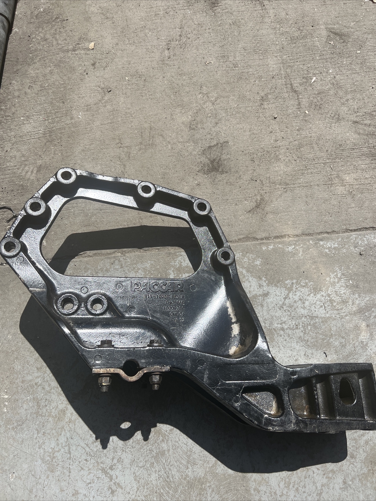 B11-1025R KENWORTH T60.SPRING HANGER #2008 TO 2016 #33
