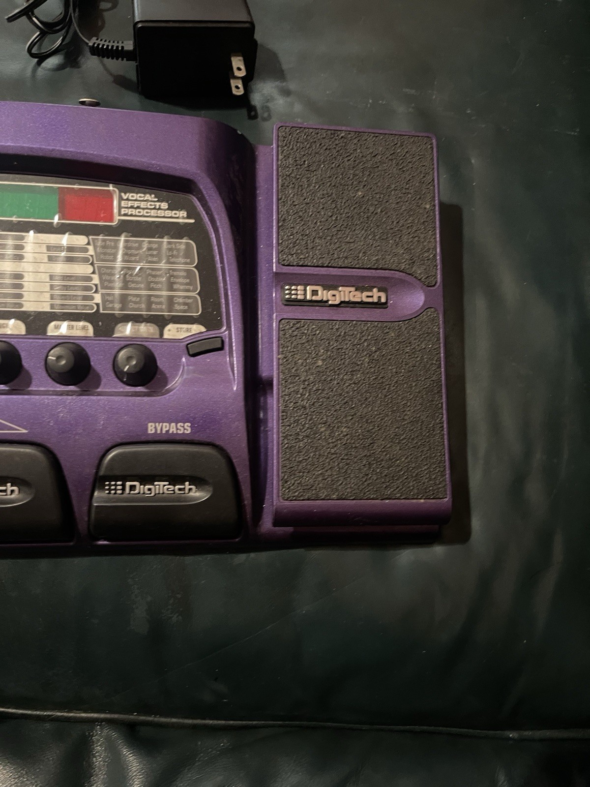 DigiTech Vocal 300 Digital Vocal Effects Processor Pedalboard VOC300V