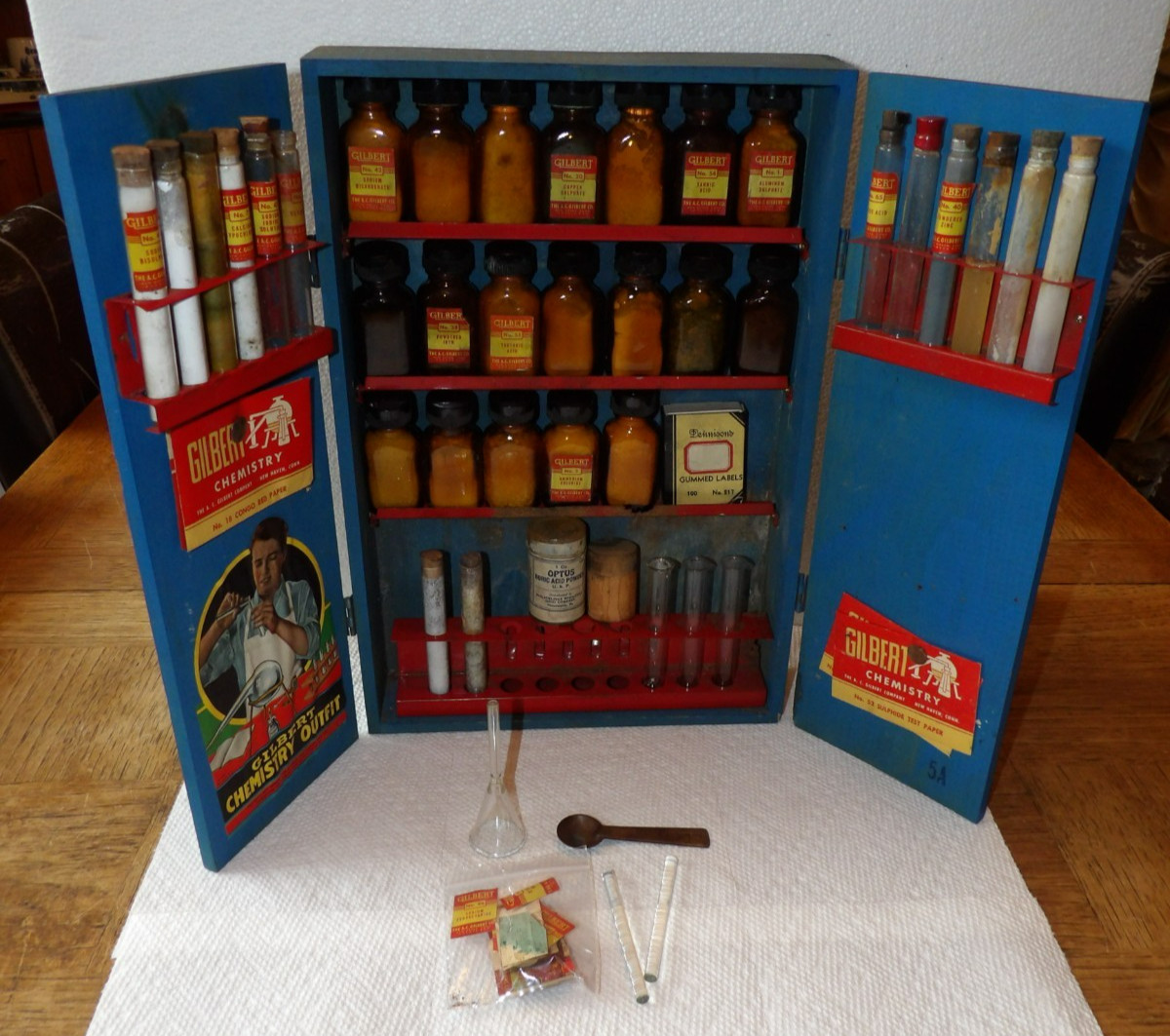 Vintage/Antique 1930s Gilbert Chemistry Outfit Set W/Blue Wooden Box