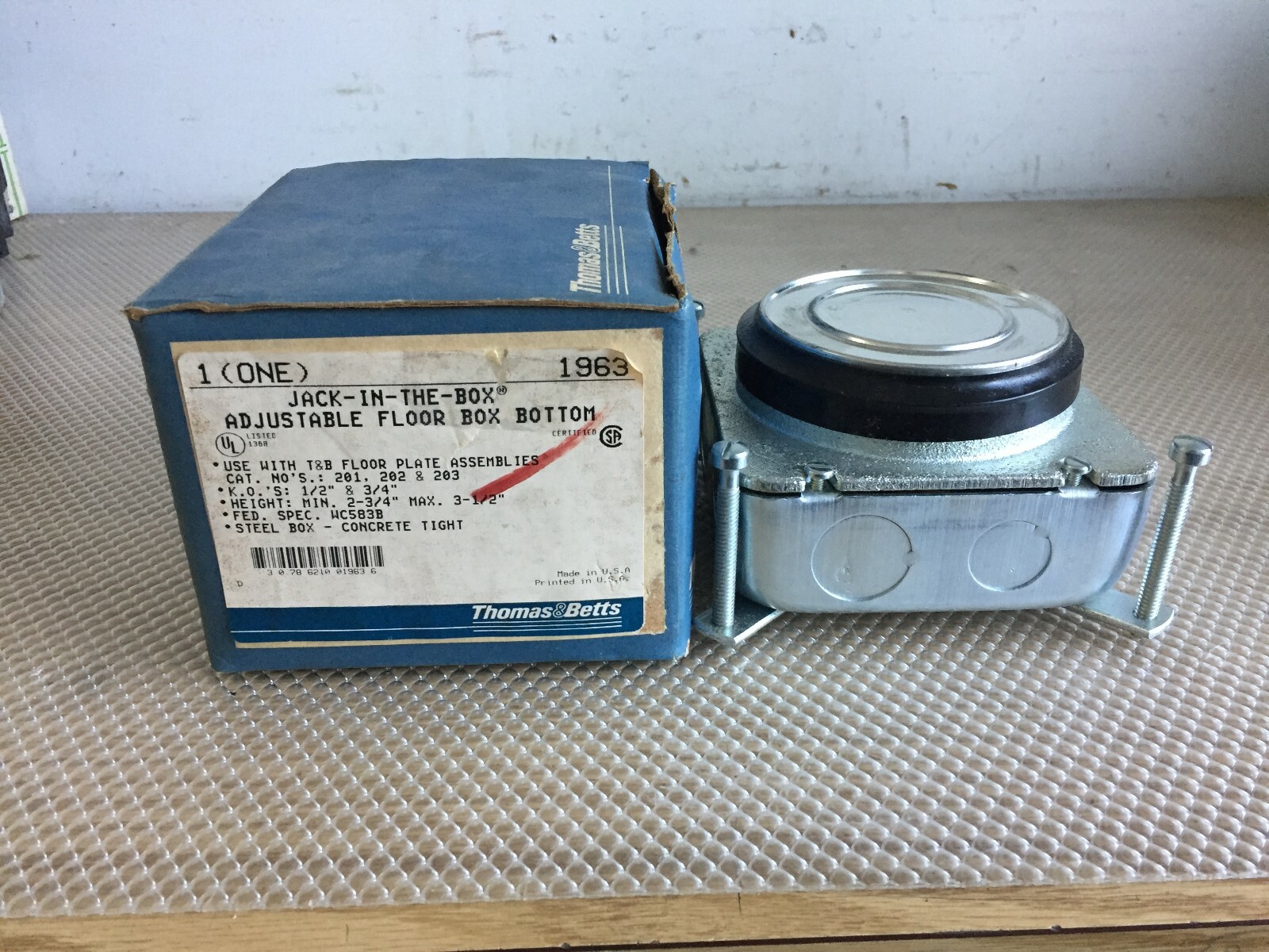 THOMAS AND BETTS 1963 JACK IN THE BOX ADJUSTABLE FLOOR BOX