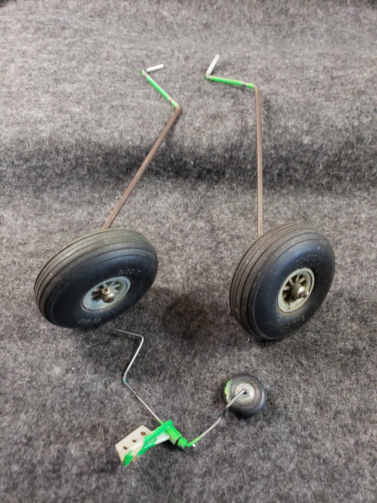 Du-Bro 300T 3" Treaded Low Bounce Wheels & tail wheel & landing gear .... (C5B3)