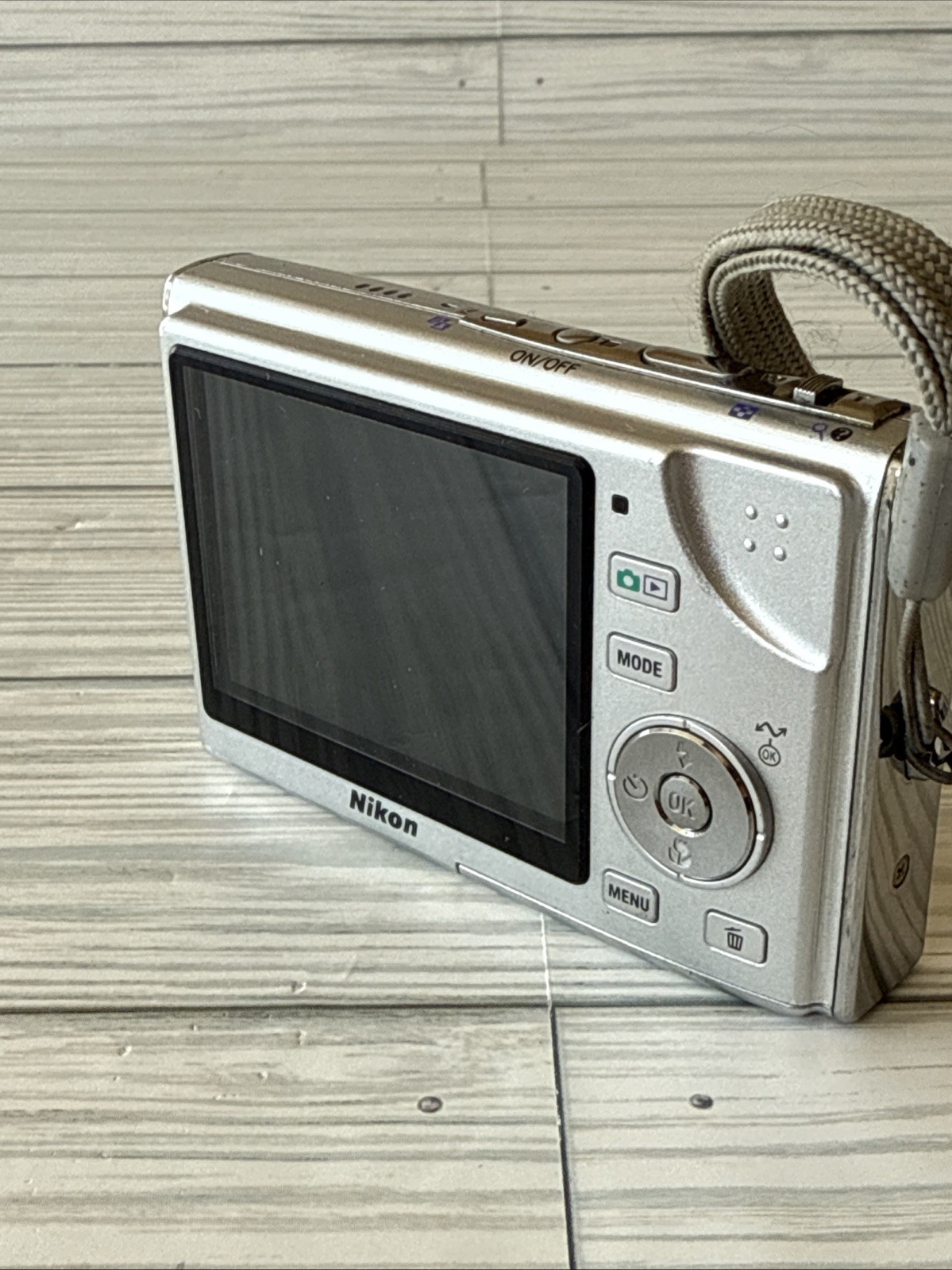 Nikon COOLPIX S9 6.1MP Digital Camera - Silver