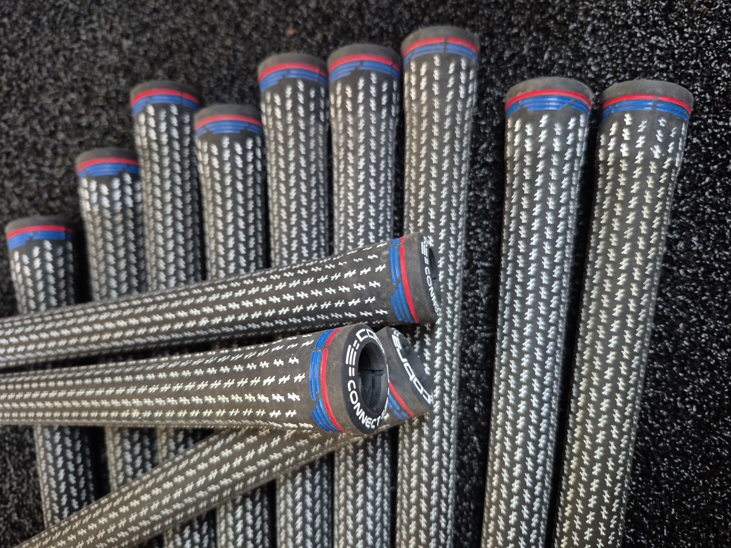 13-piece Black/White set Lamkin "Bowser" 58R Grips Made For ARCCOS/COBRA (G5)