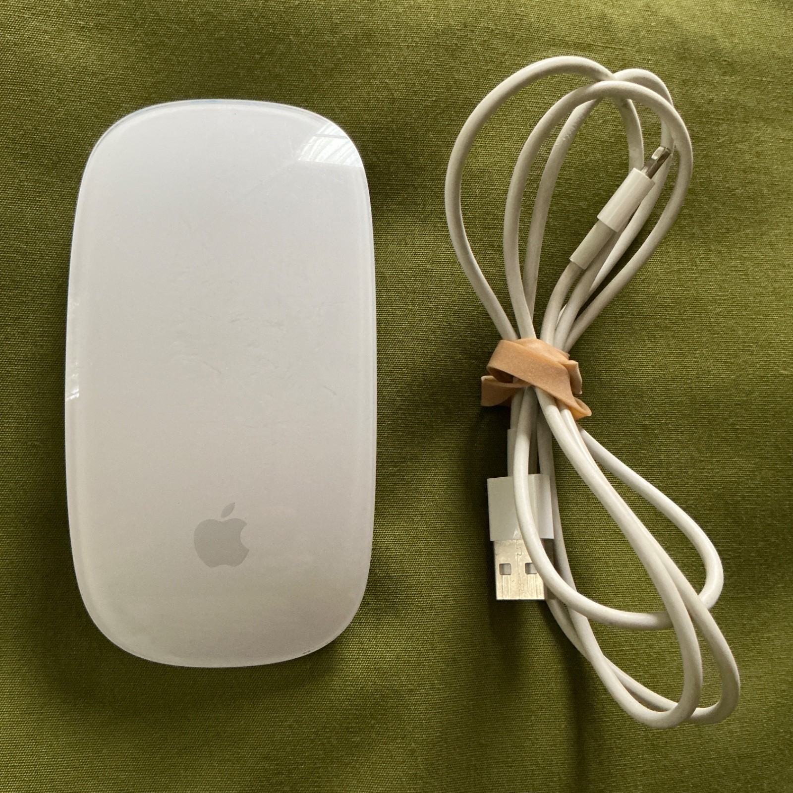 Apple Magic Mouse 2 A1657 White Bluetooth/Wireless/Rechargeable EXC Genuine