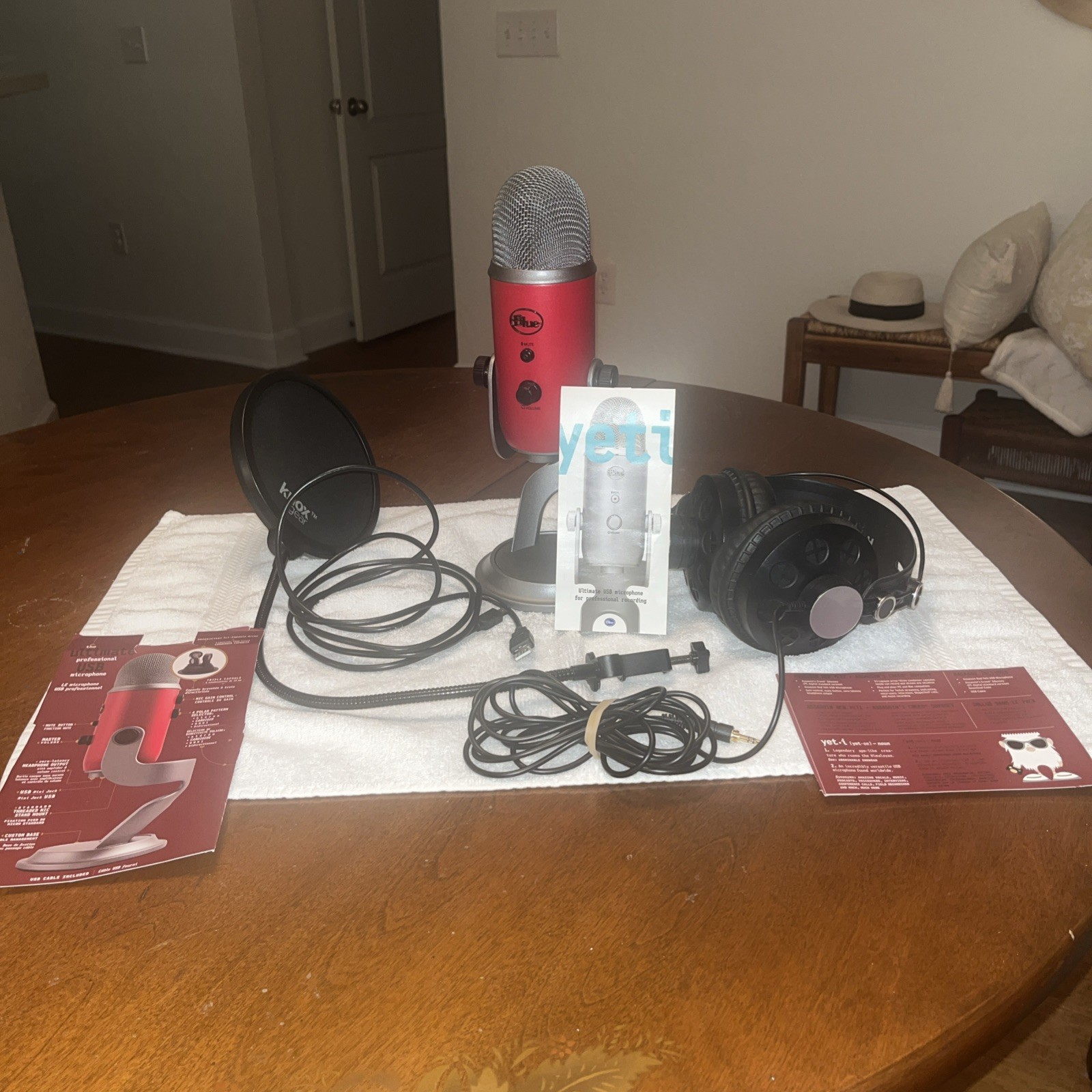 Yeti USB Microphone (Blackout) Bundle with Knox Gear Headphones and Pop Filter (