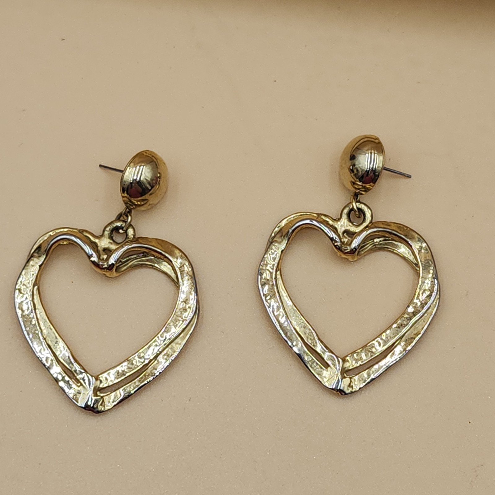Vintage large heart dangle gold tone earrings pierced
