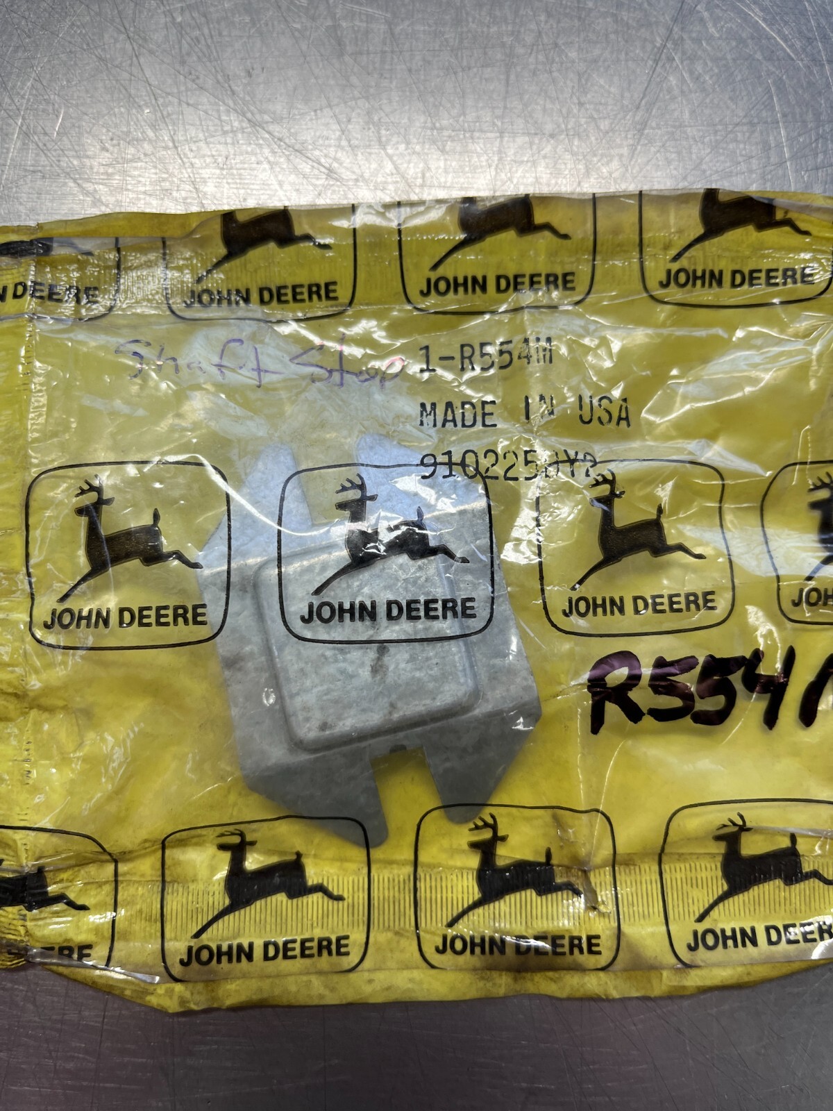 R554M   Genuine OEM  John Deere    SHAFT STOP CLIP