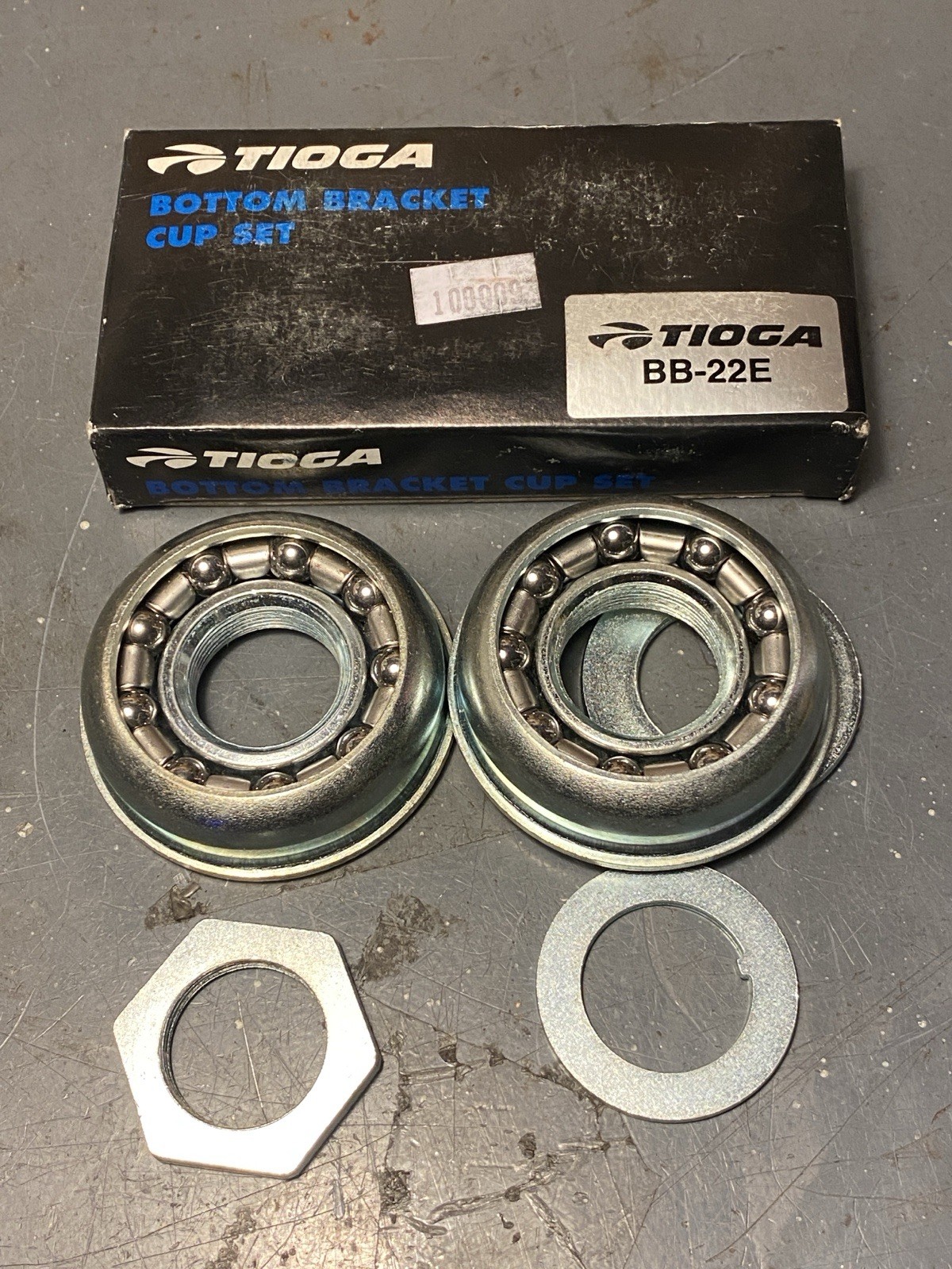 Vintage NOS BB-22E 24TPI Old School BMX Bottom Bracket Cup Set